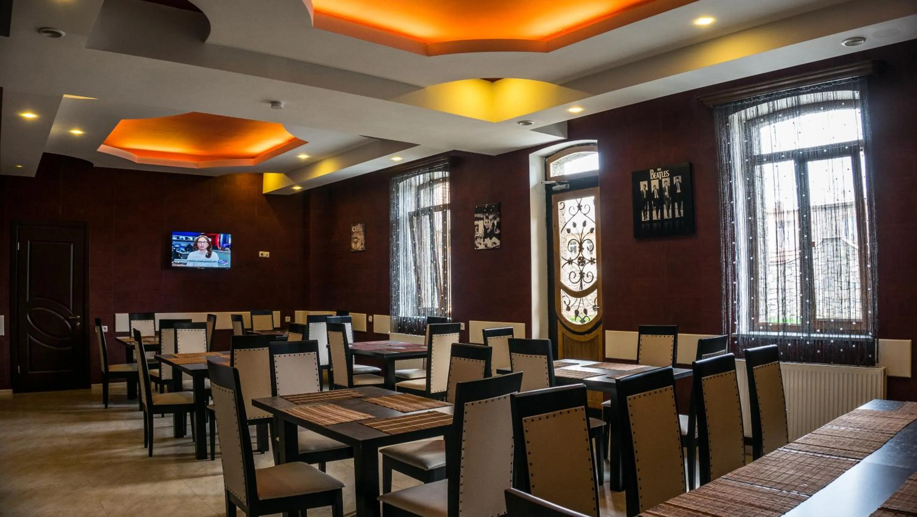 Restaurant/places to eat in Hotel Tiflis