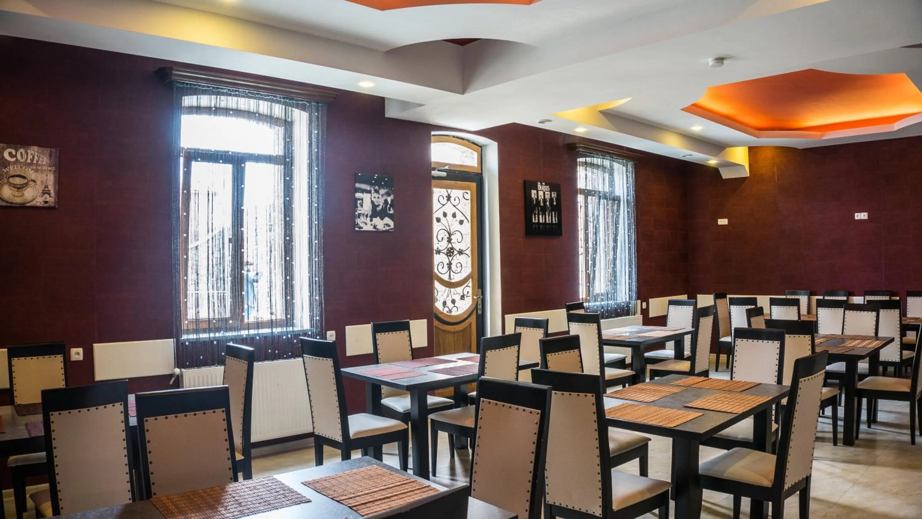 Restaurant/places to eat in Hotel Tiflis