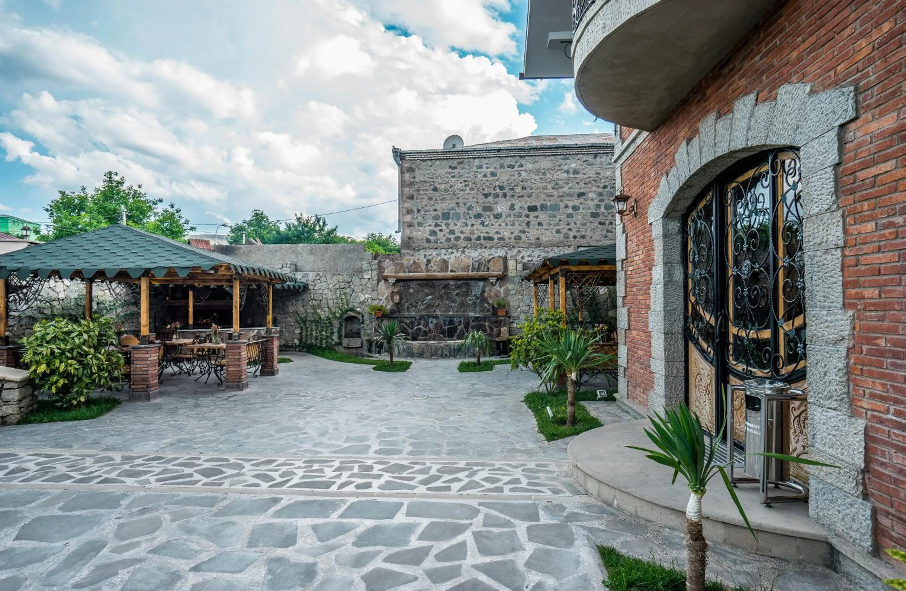 Facade/entrance in Hotel Tiflis