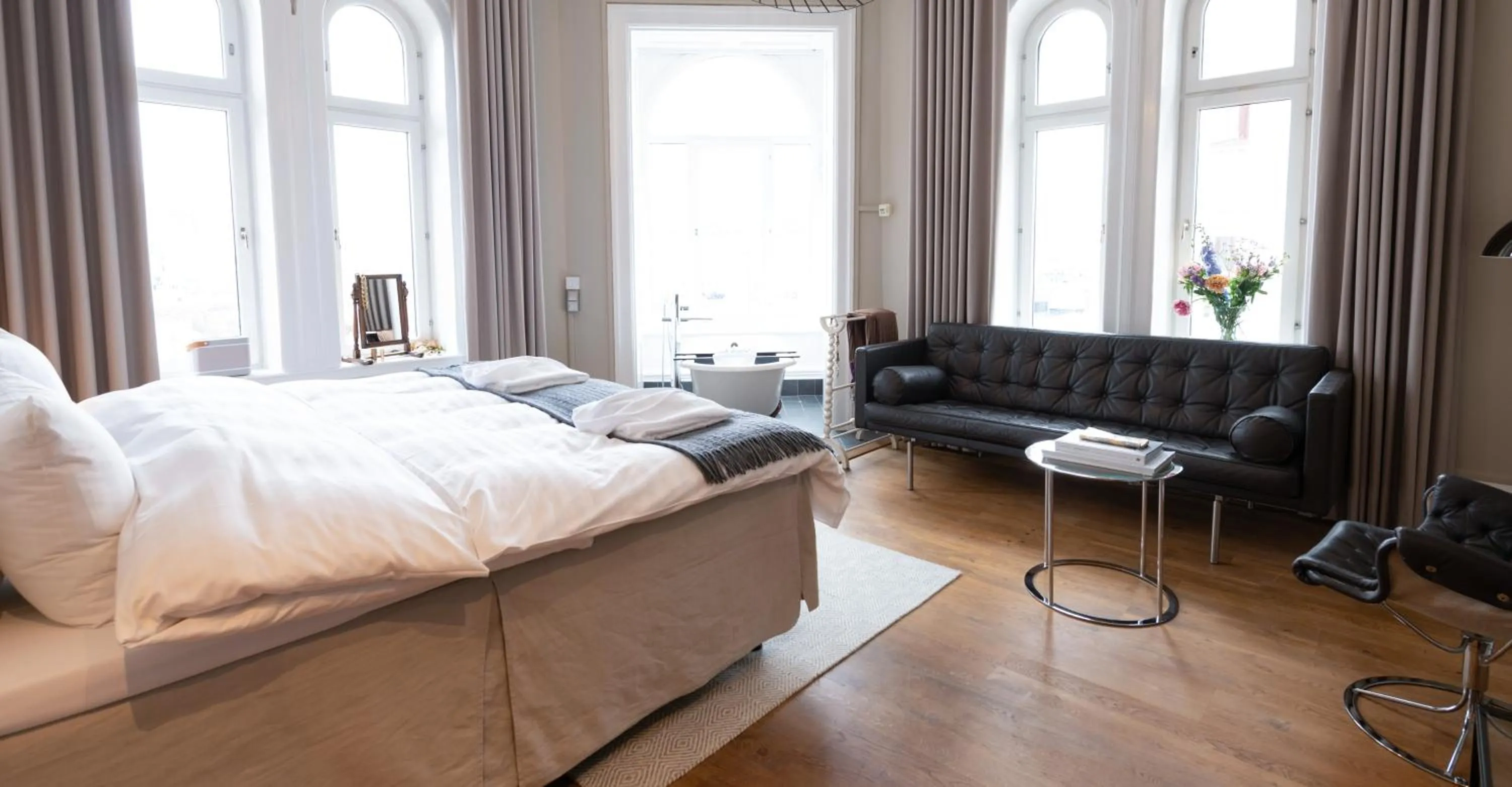 Photo of the whole room in The Duxiana Malmö