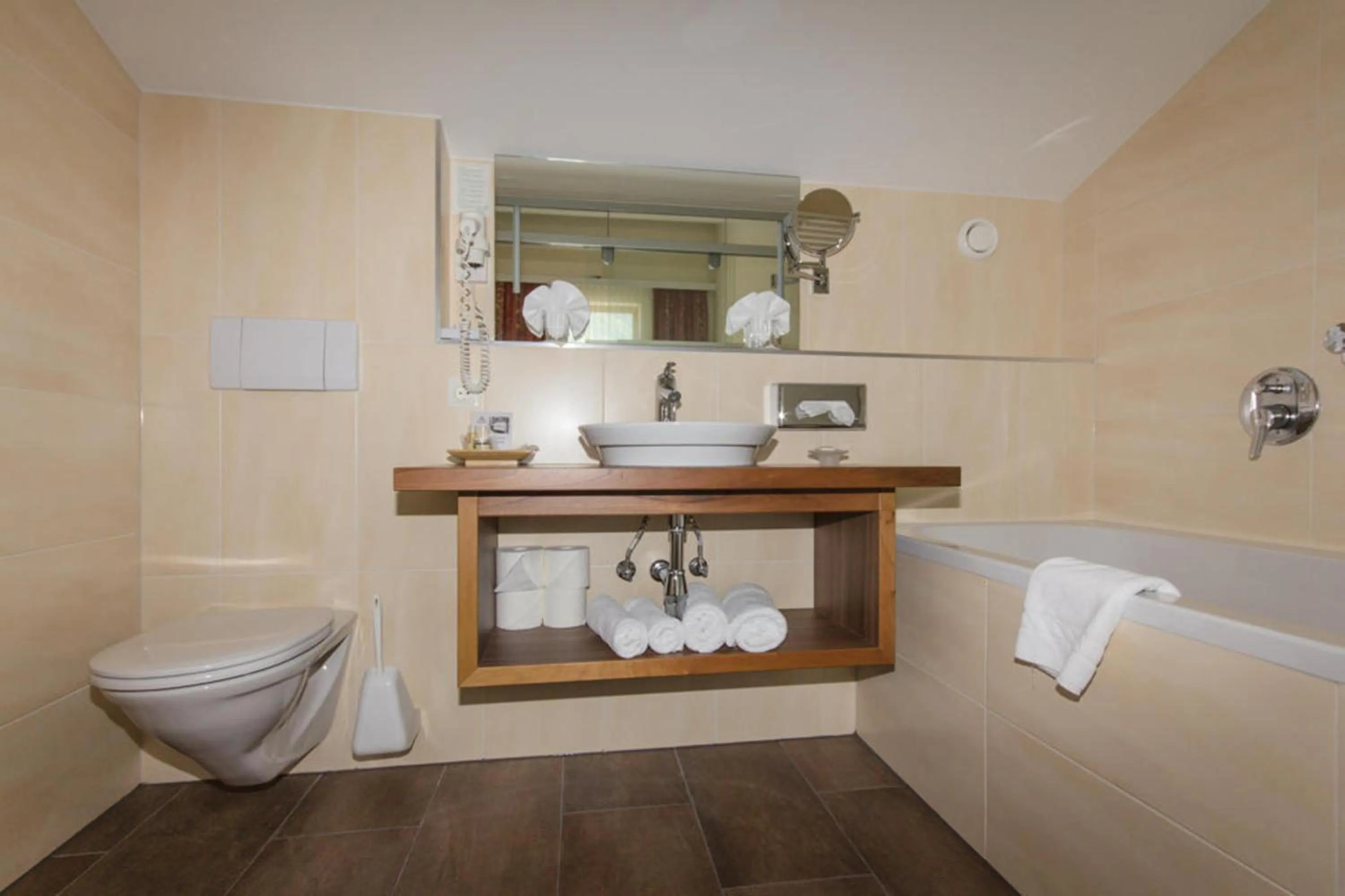 Bathroom in Hotel Vier Jahreszeiten