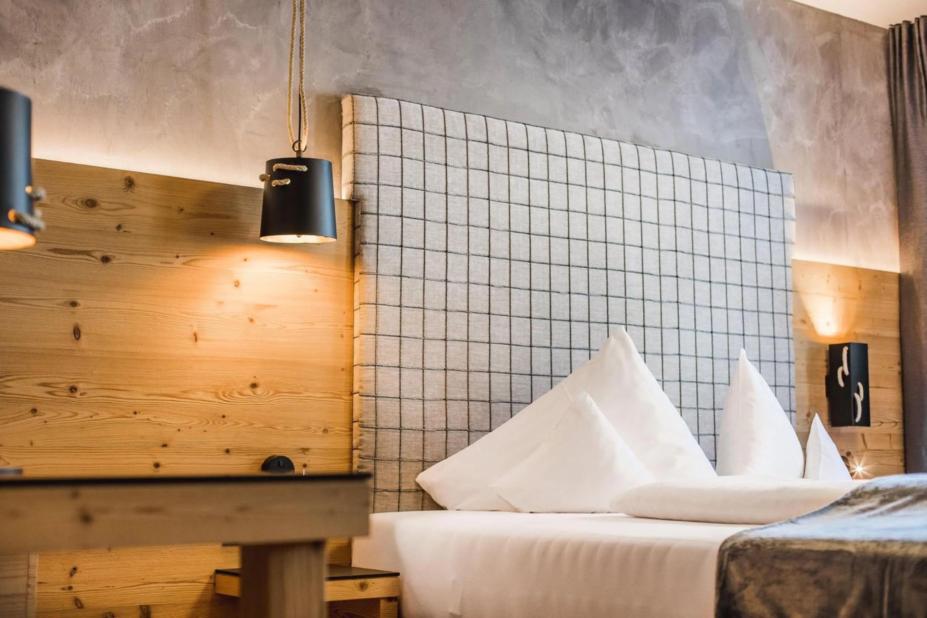 Bedroom, Bed in Hotel Vier Jahreszeiten