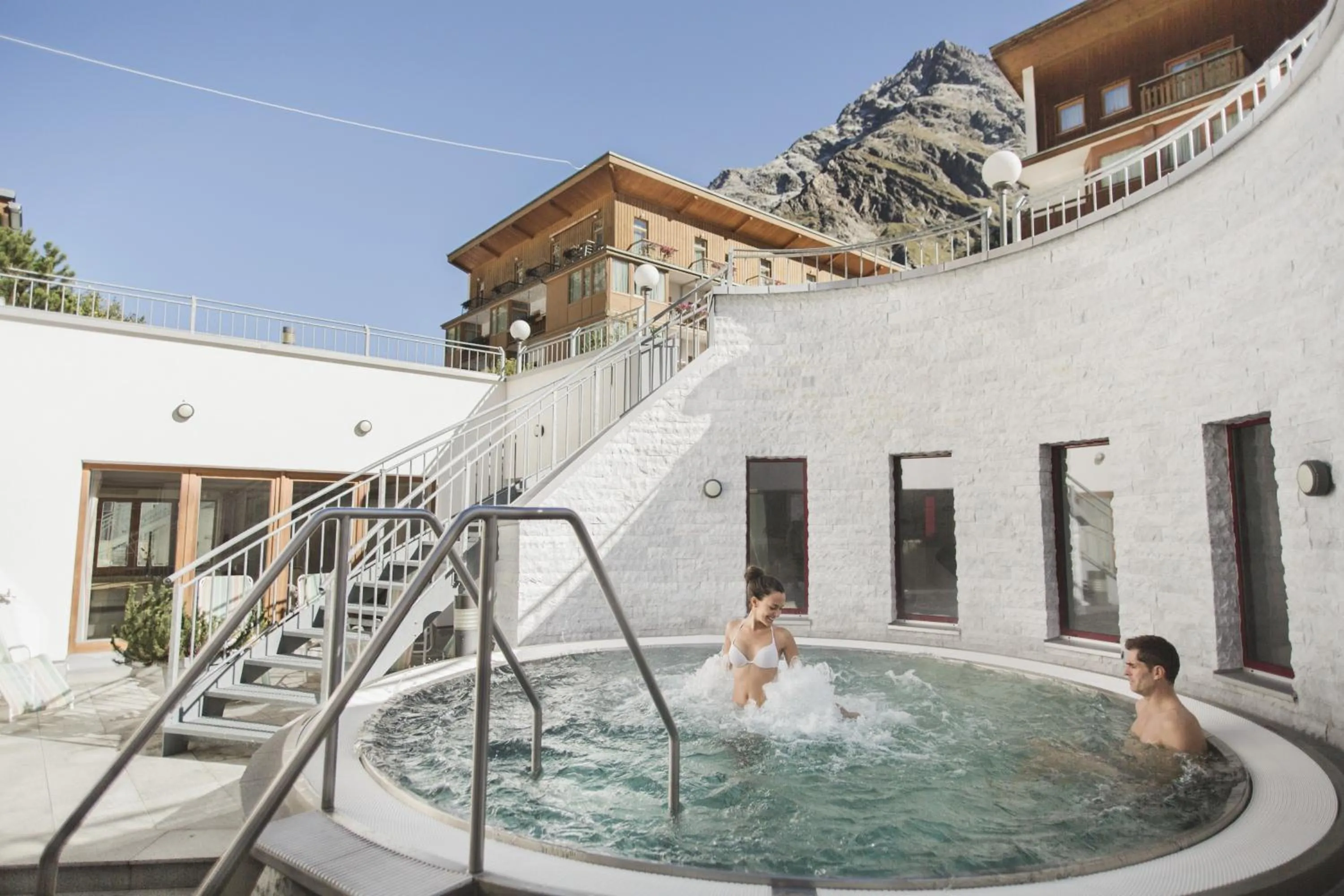 Swimming pool in Hotel Vier Jahreszeiten