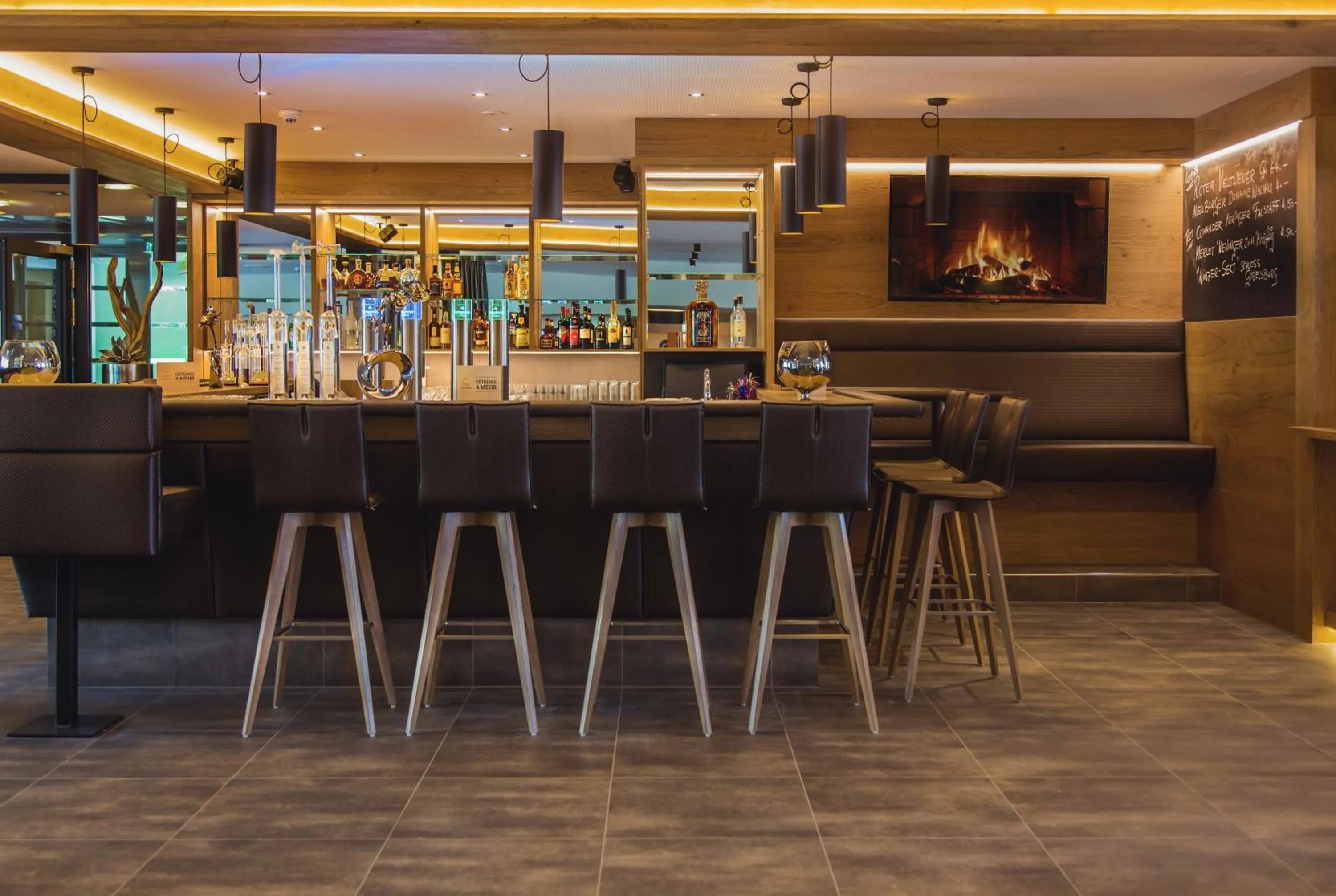 Lounge or bar in Hotel Vier Jahreszeiten