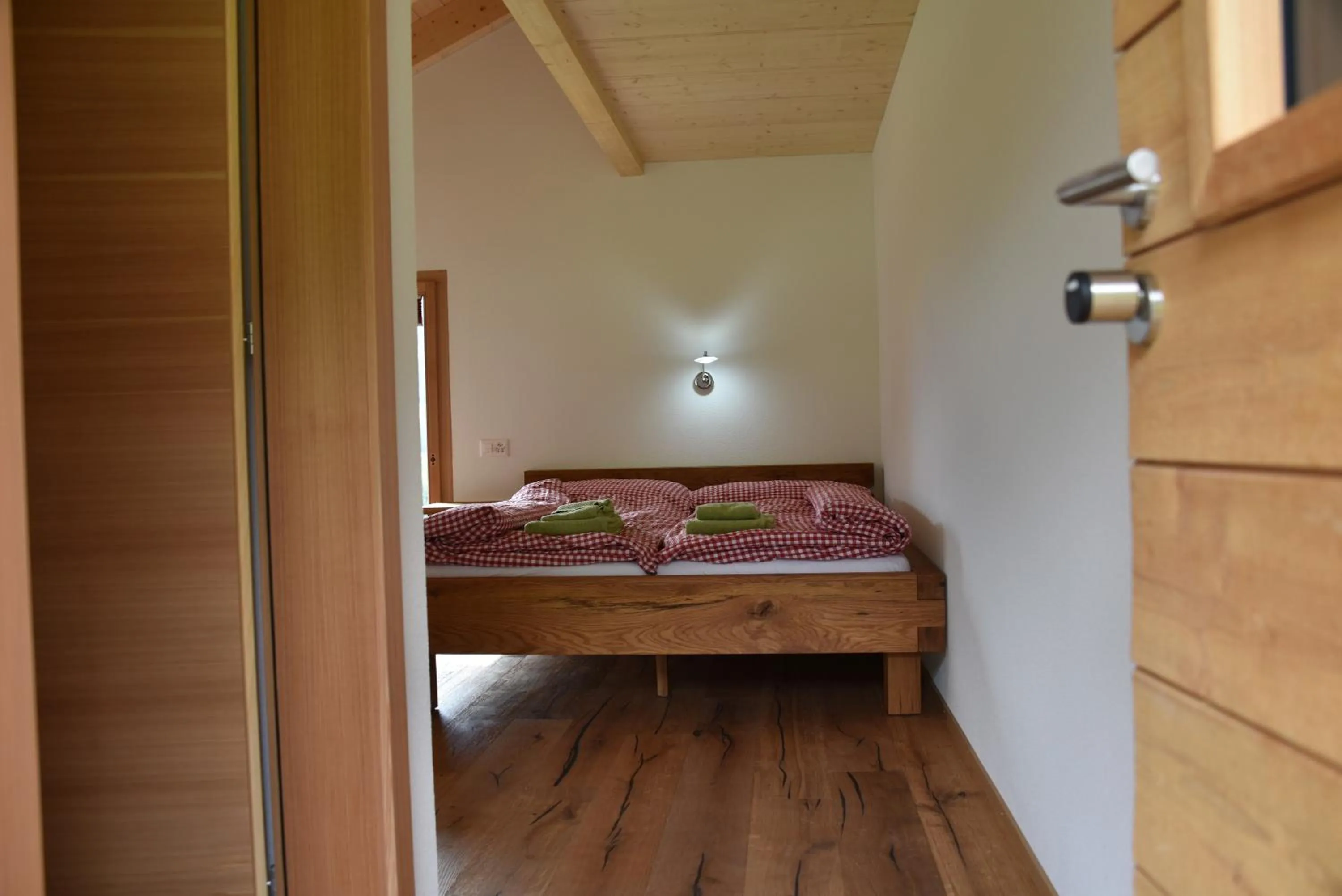 Photo of the whole room, Bed in B&B Hängebrigga