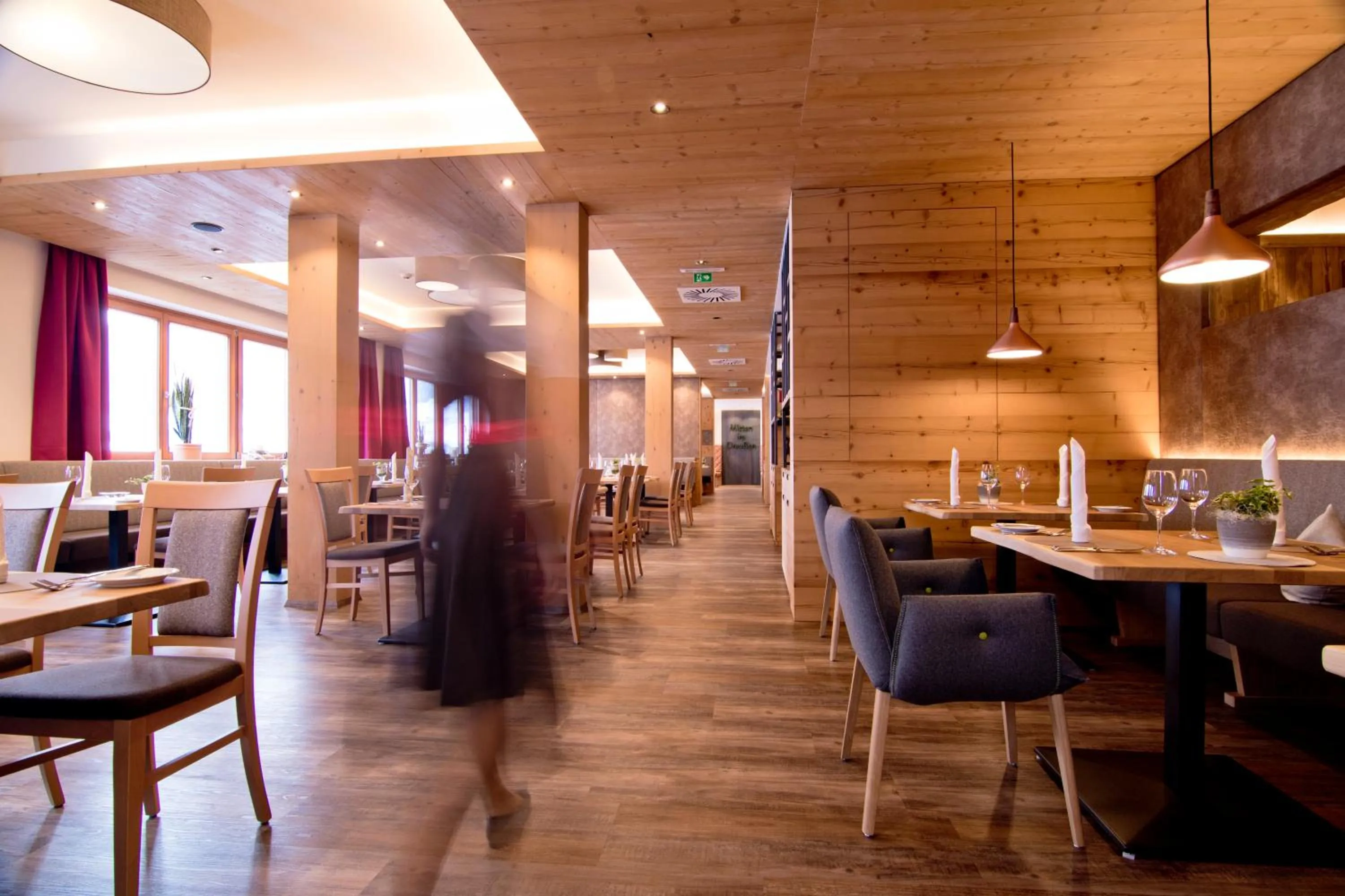 Restaurant/places to eat in SPA & Naturhotel Outside