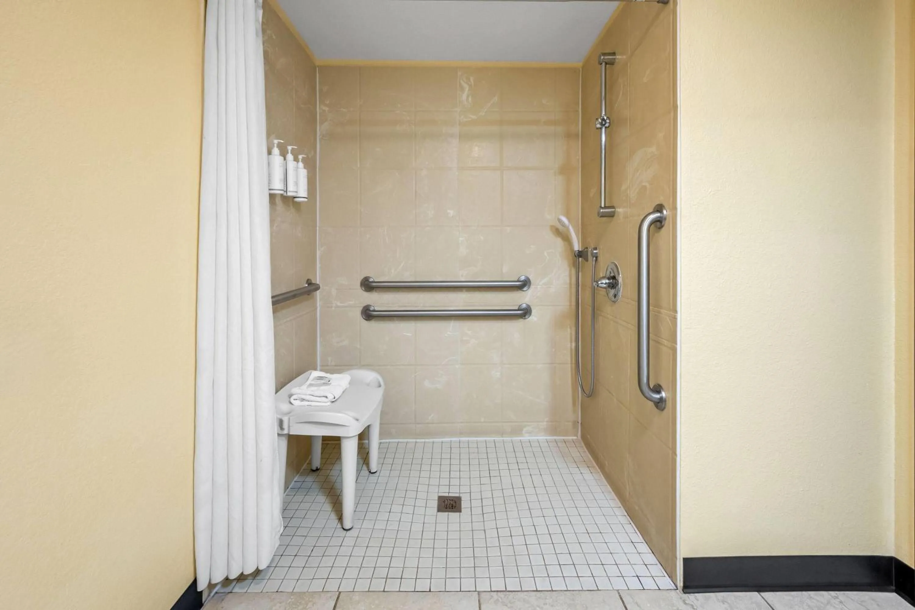 Shower in Days Inn by Wyndham New Orleans Pontchartrain