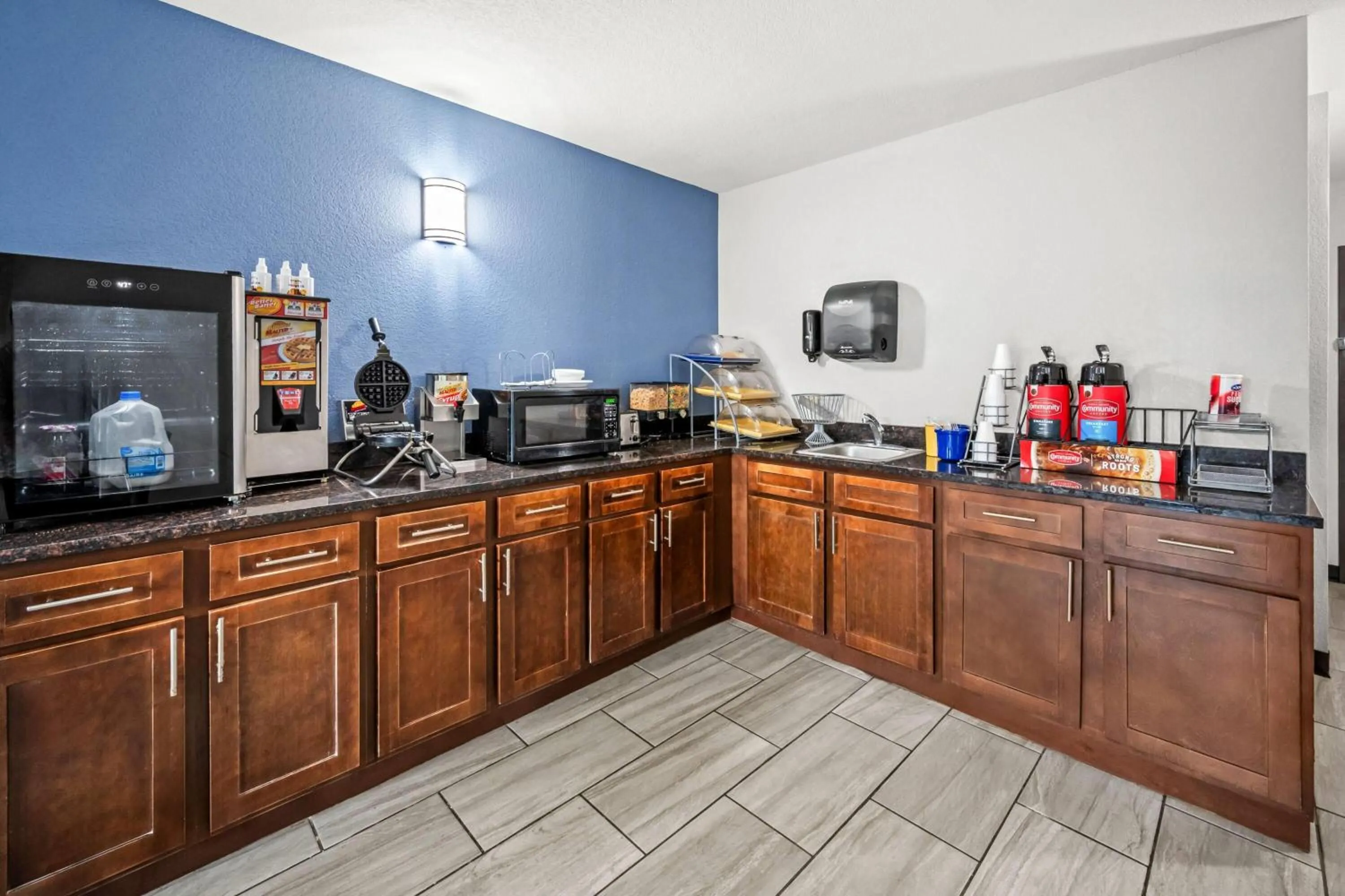 Property building in Days Inn by Wyndham New Orleans Pontchartrain