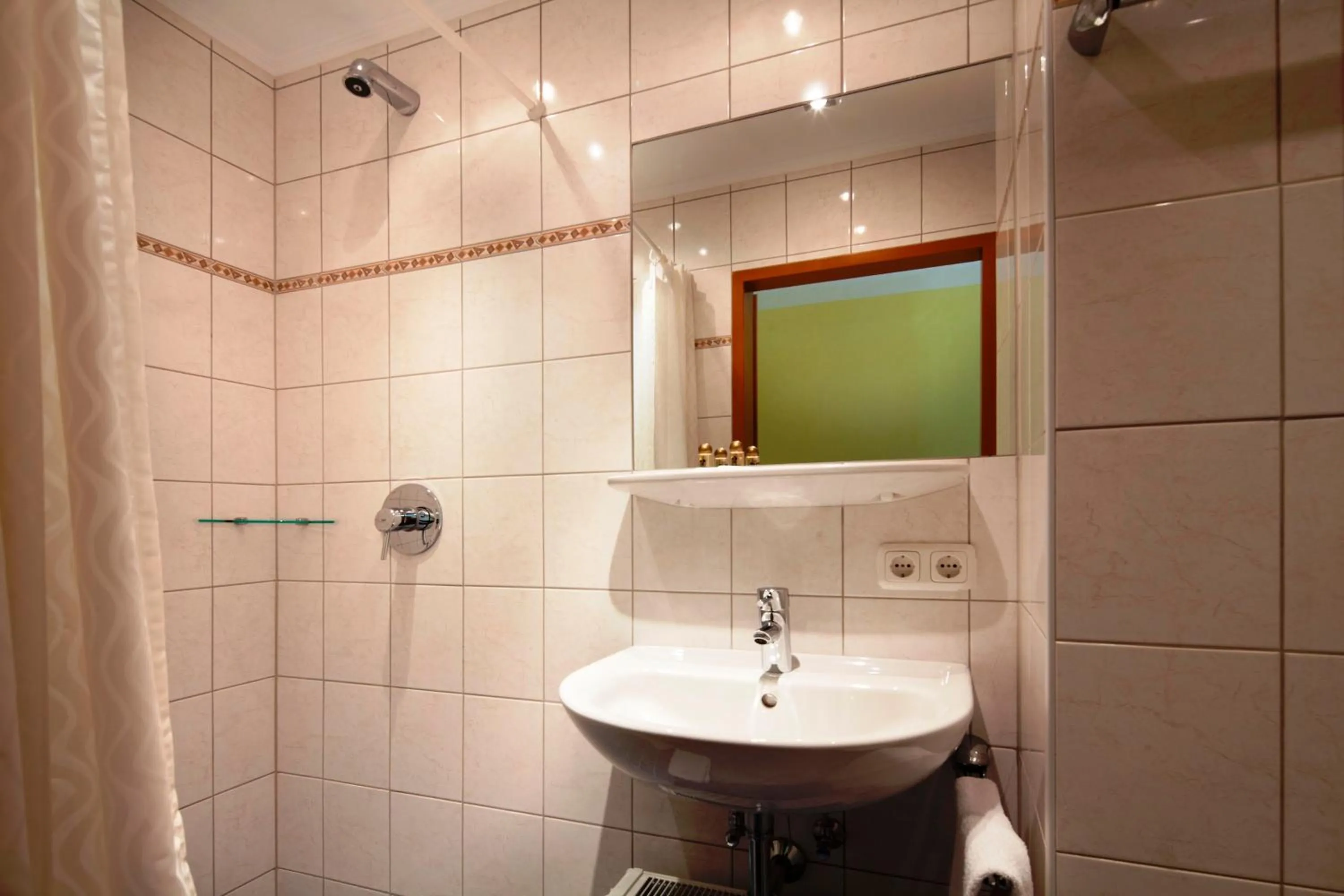 Bathroom in Euro Youth Hotel & Krone