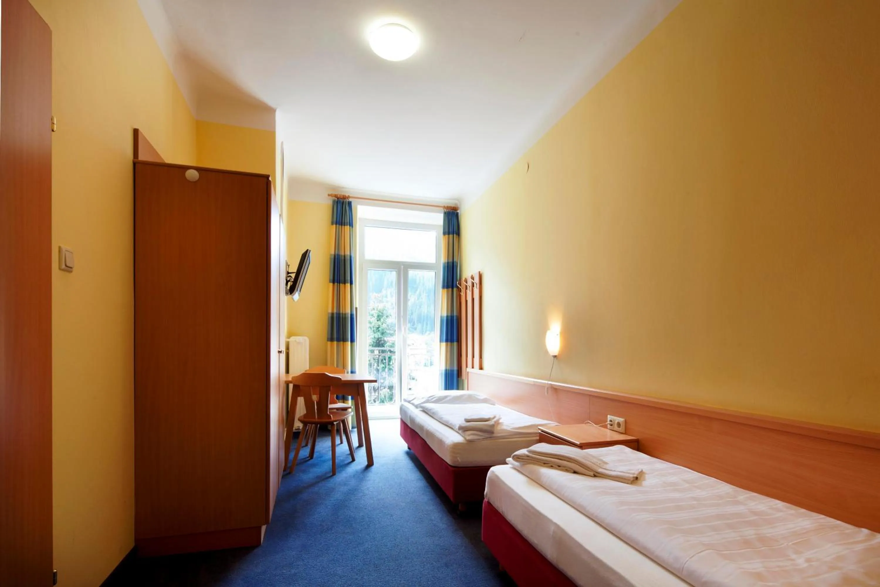 Bed in Euro Youth Hotel & Krone