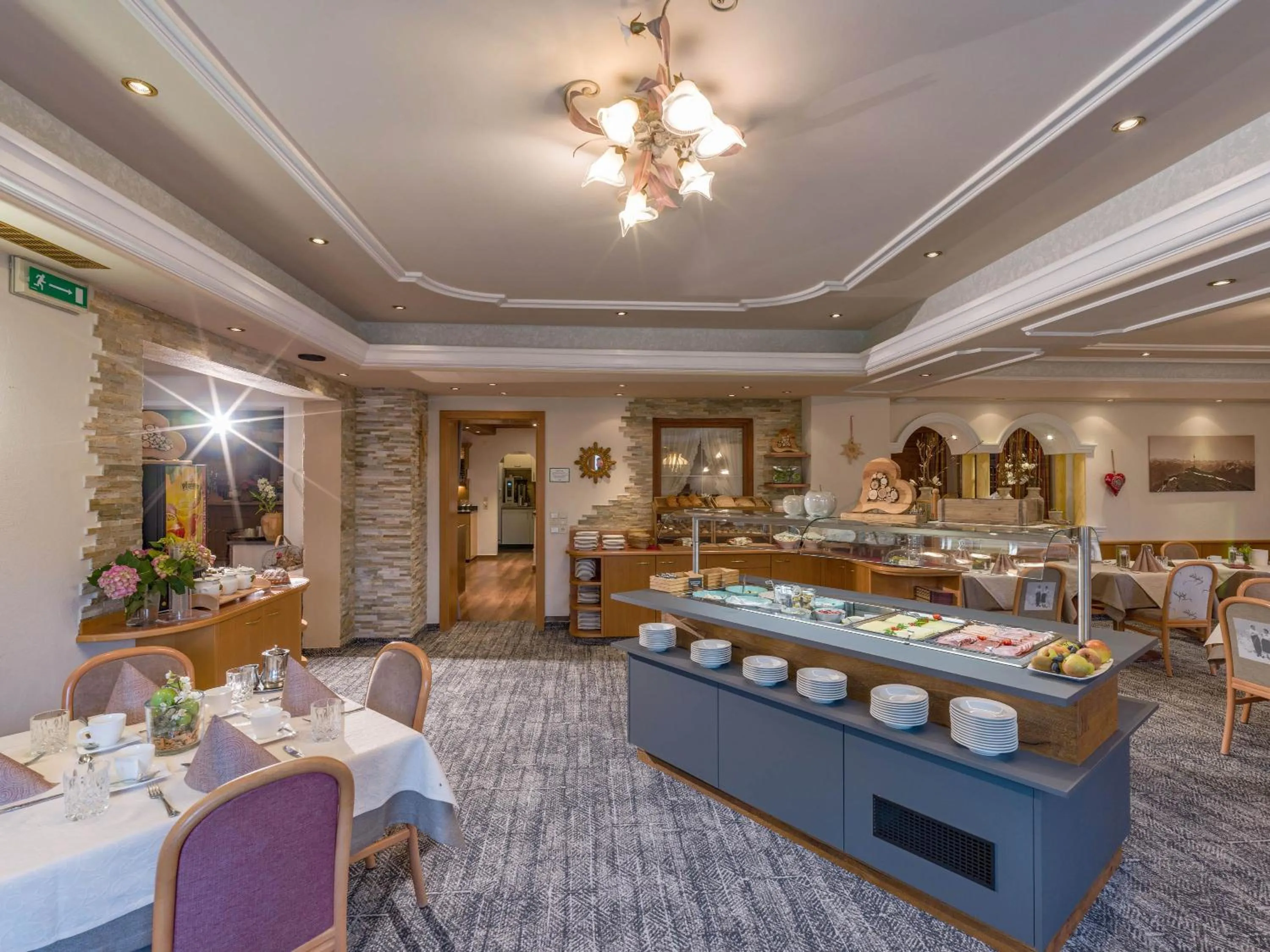 Restaurant/places to eat in Hotel Landhaus Zillertal