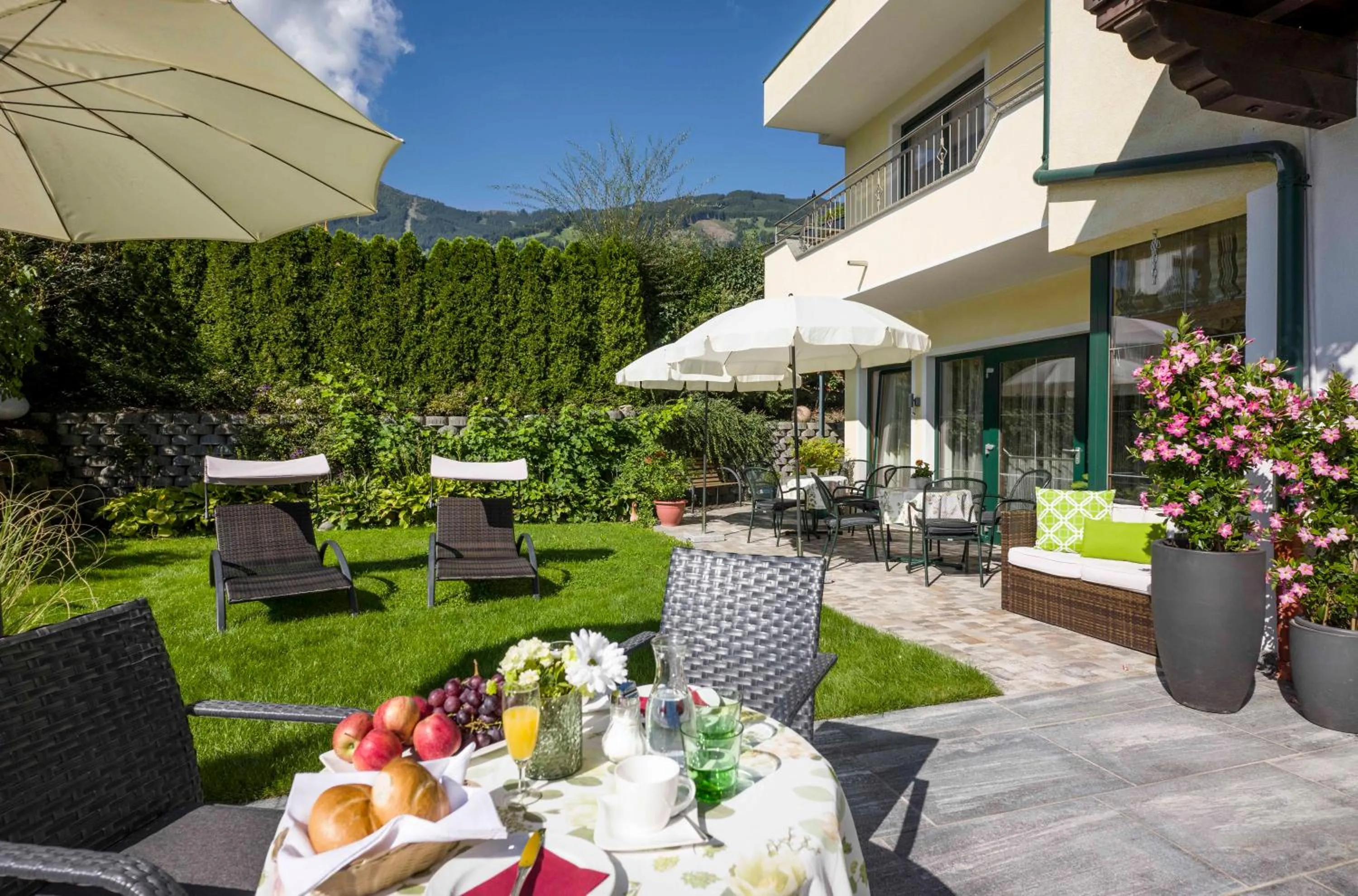 Garden in Hotel Landhaus Zillertal