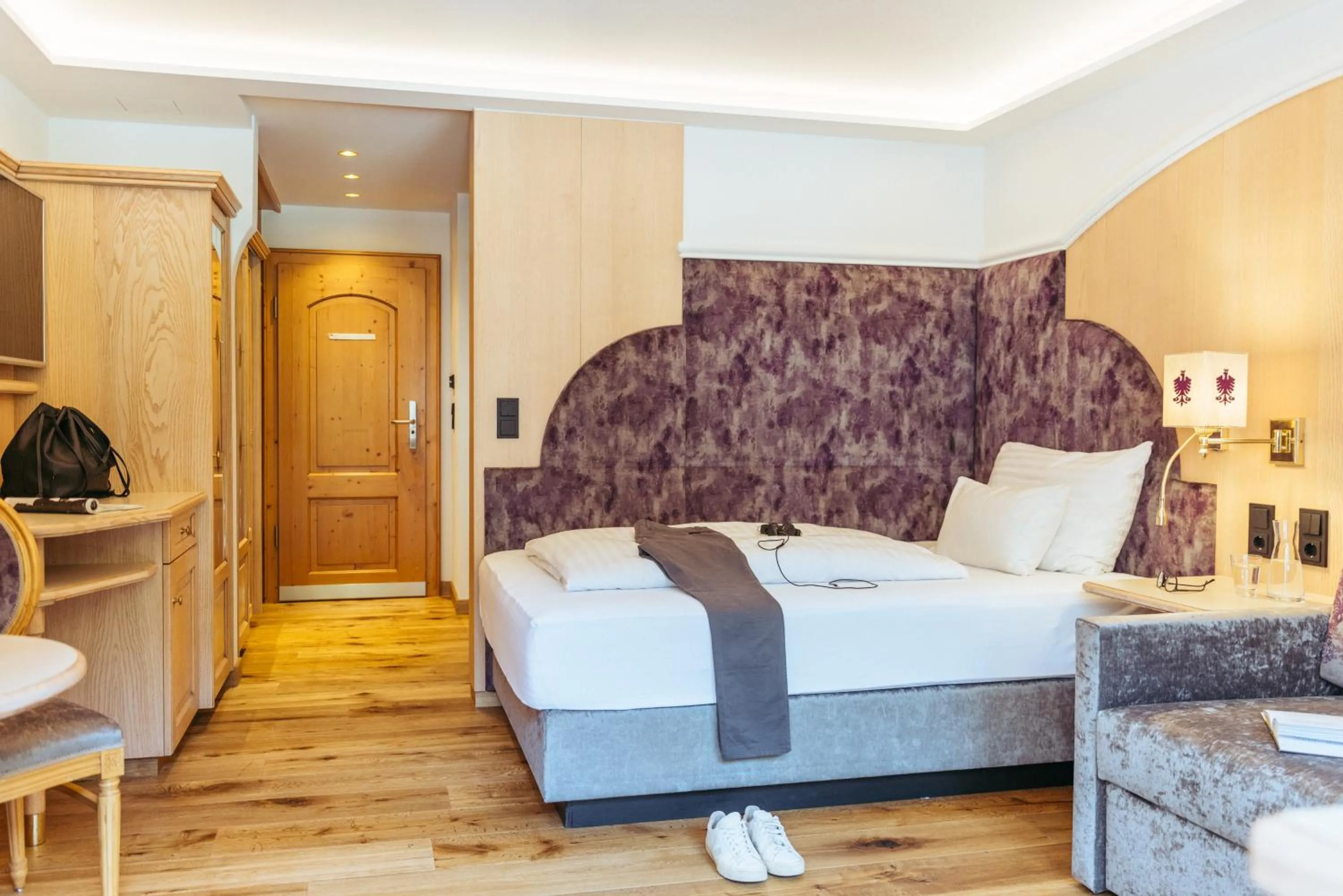 Photo of the whole room, Bed in Hotel Neuhintertux 4 Sterne superior