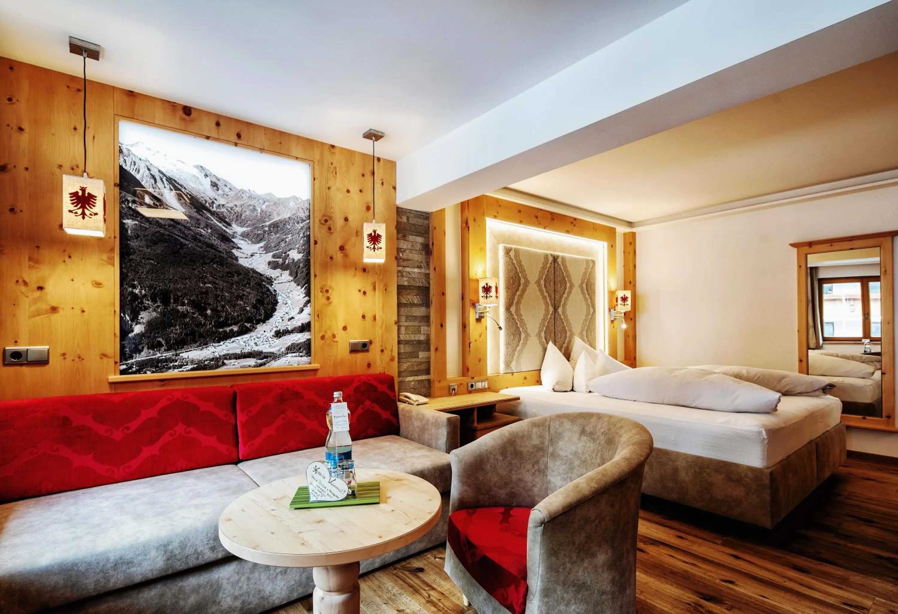 Photo of the whole room in Hotel Neuhintertux 4 Sterne superior
