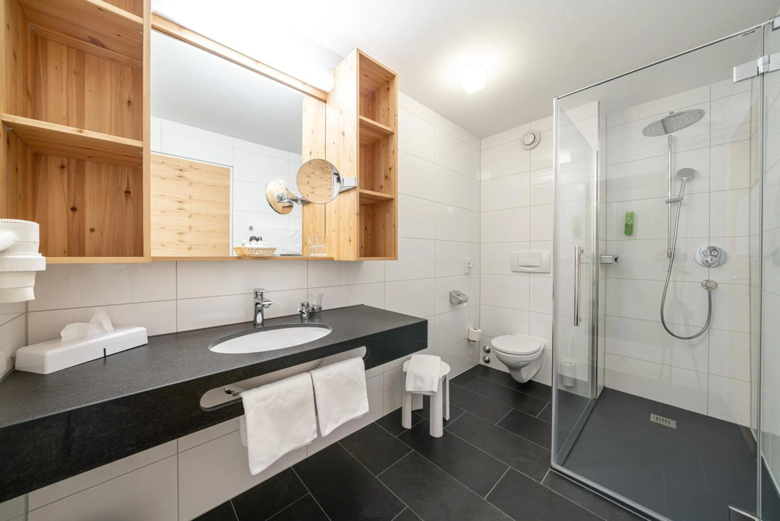 Shower in Hotel Liebe Sonne 4S