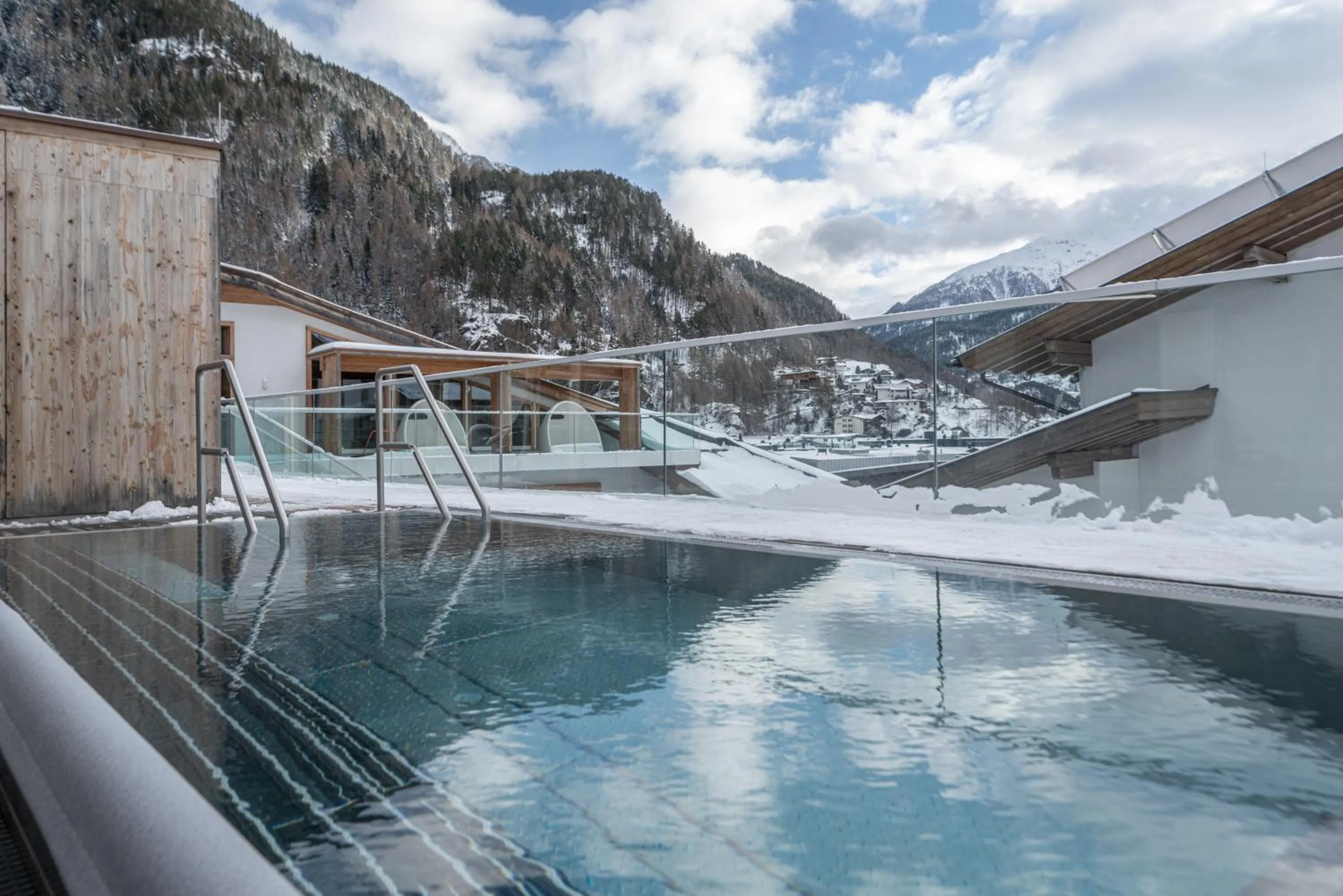 Swimming pool in Hotel Liebe Sonne 4S