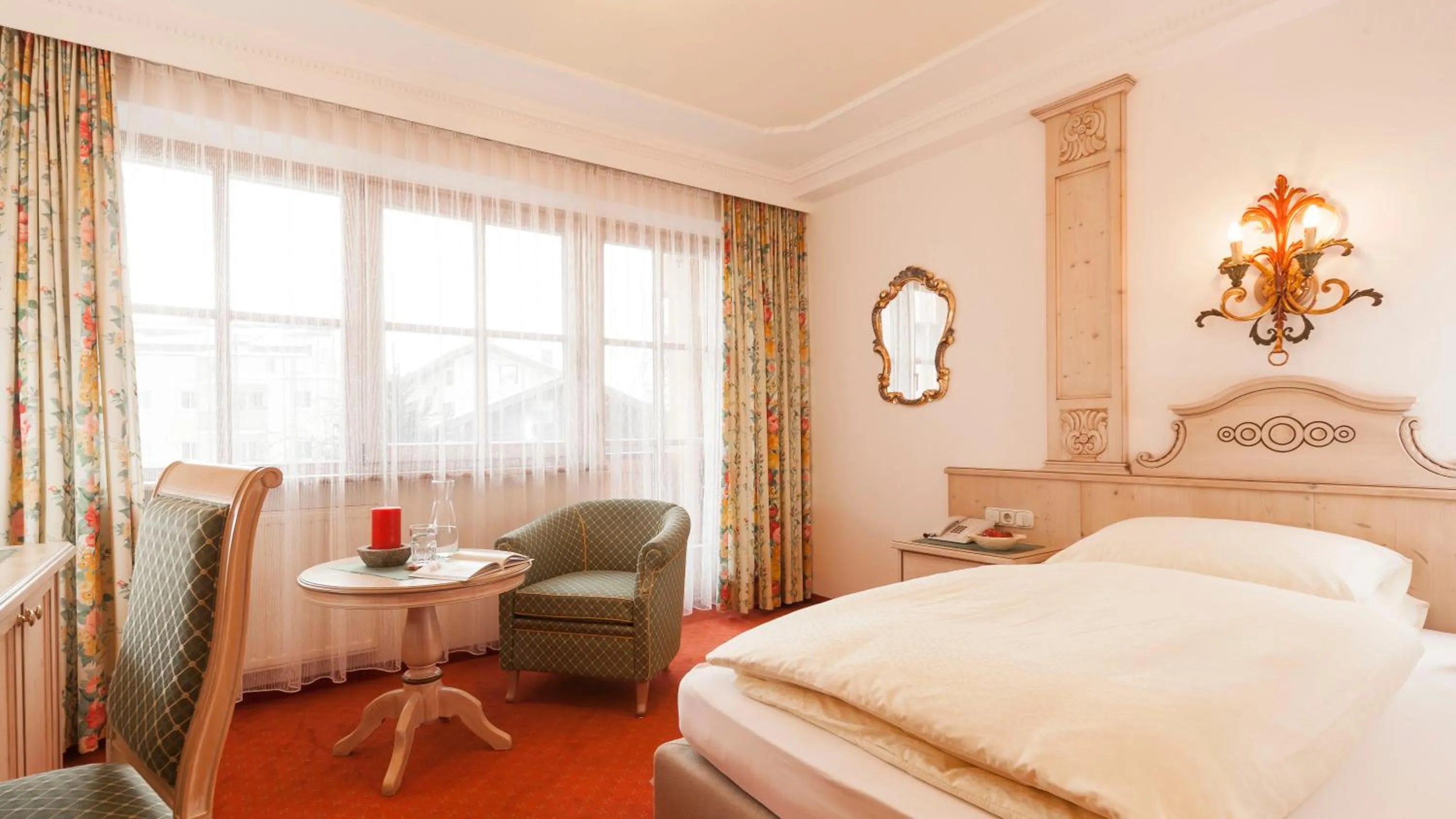 Bed in Superior Hotel Tirolerhof - Zell am See