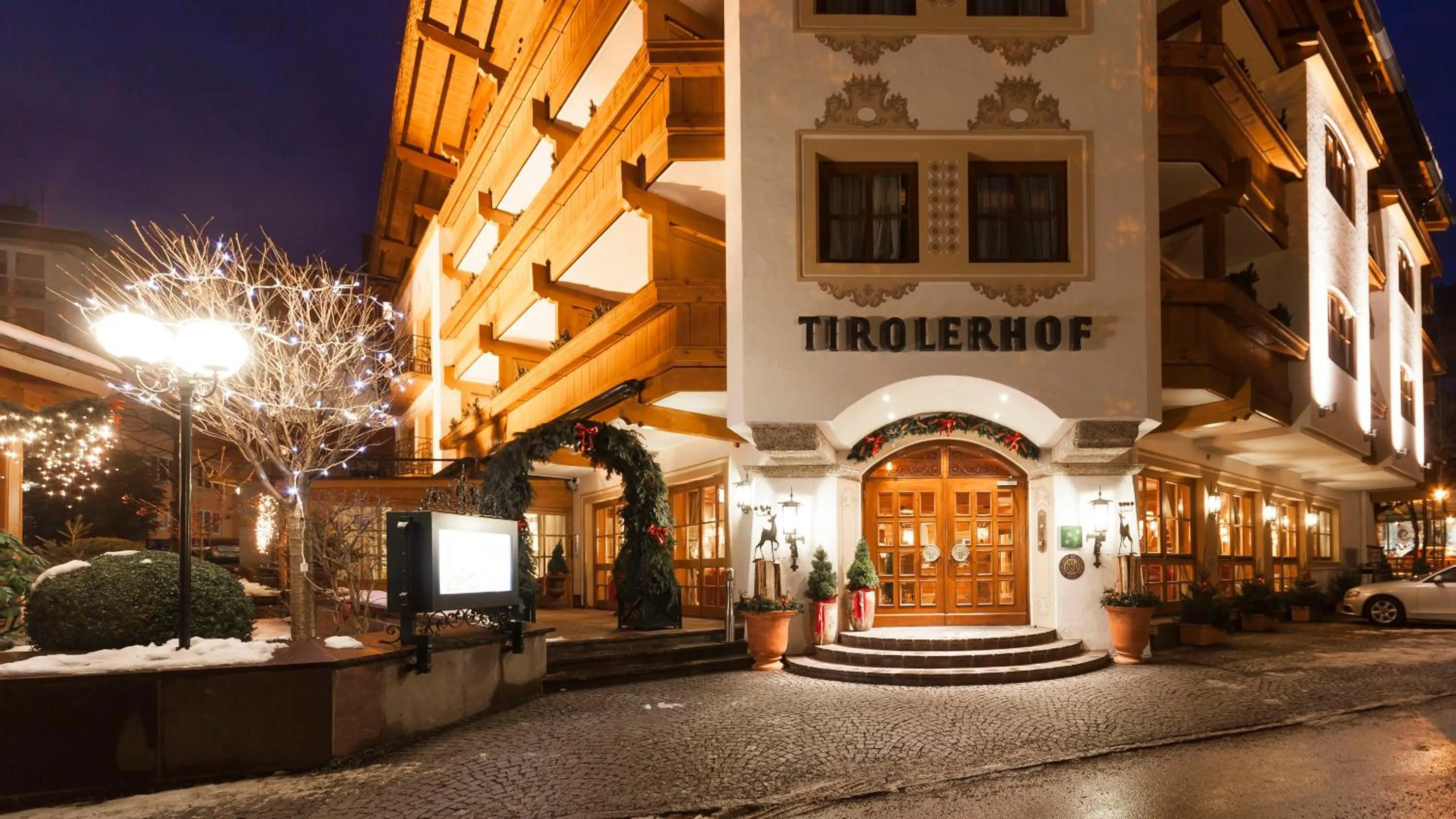 Facade/entrance in Superior Hotel Tirolerhof - Zell am See