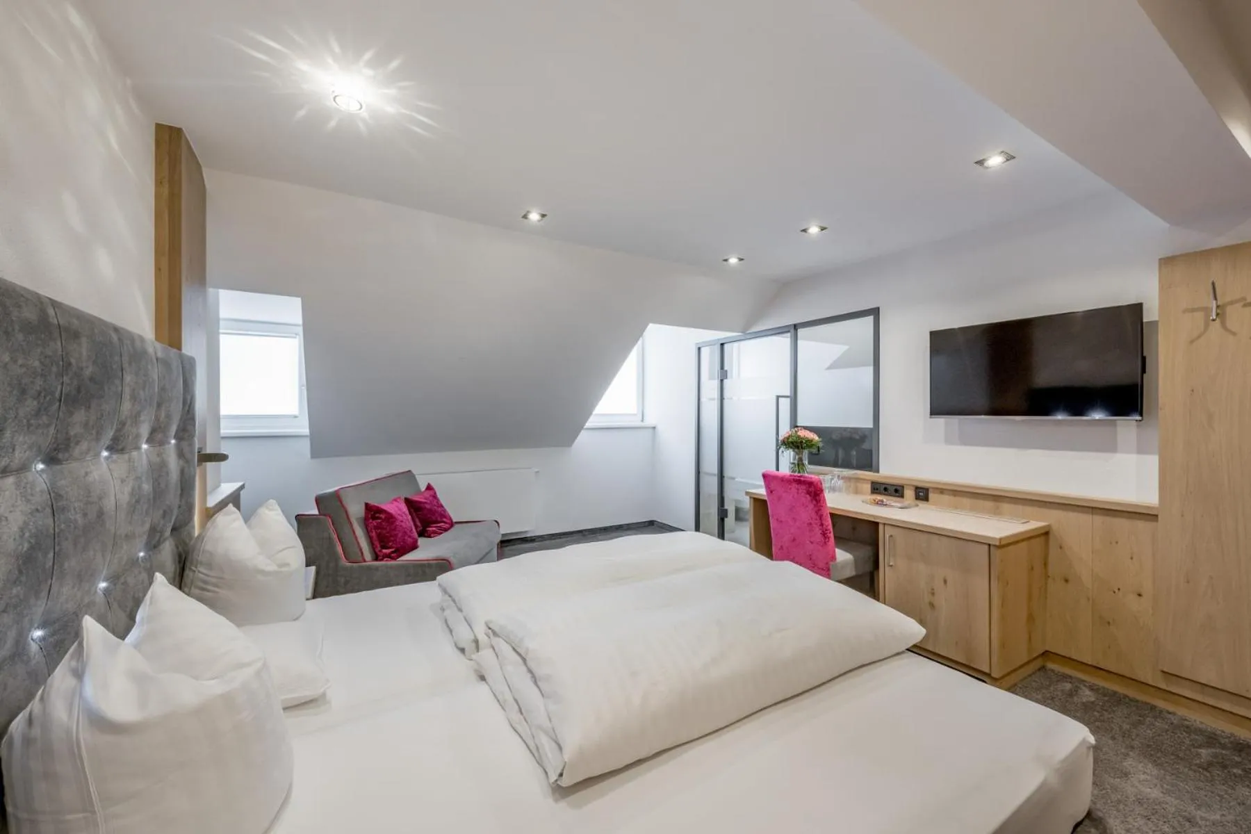 Photo of the whole room, Bed in Hotel Garni Christine
