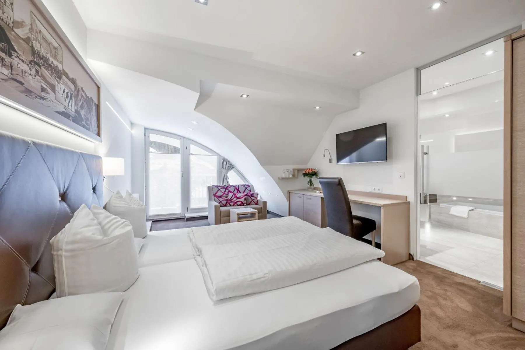 Photo of the whole room, Bed in Hotel Garni Christine