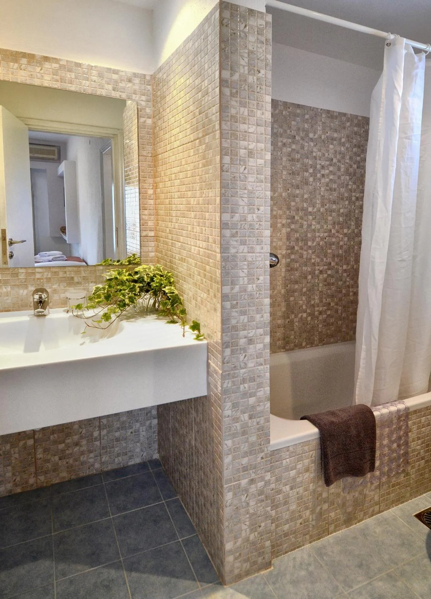 Shower in Hotel Korali