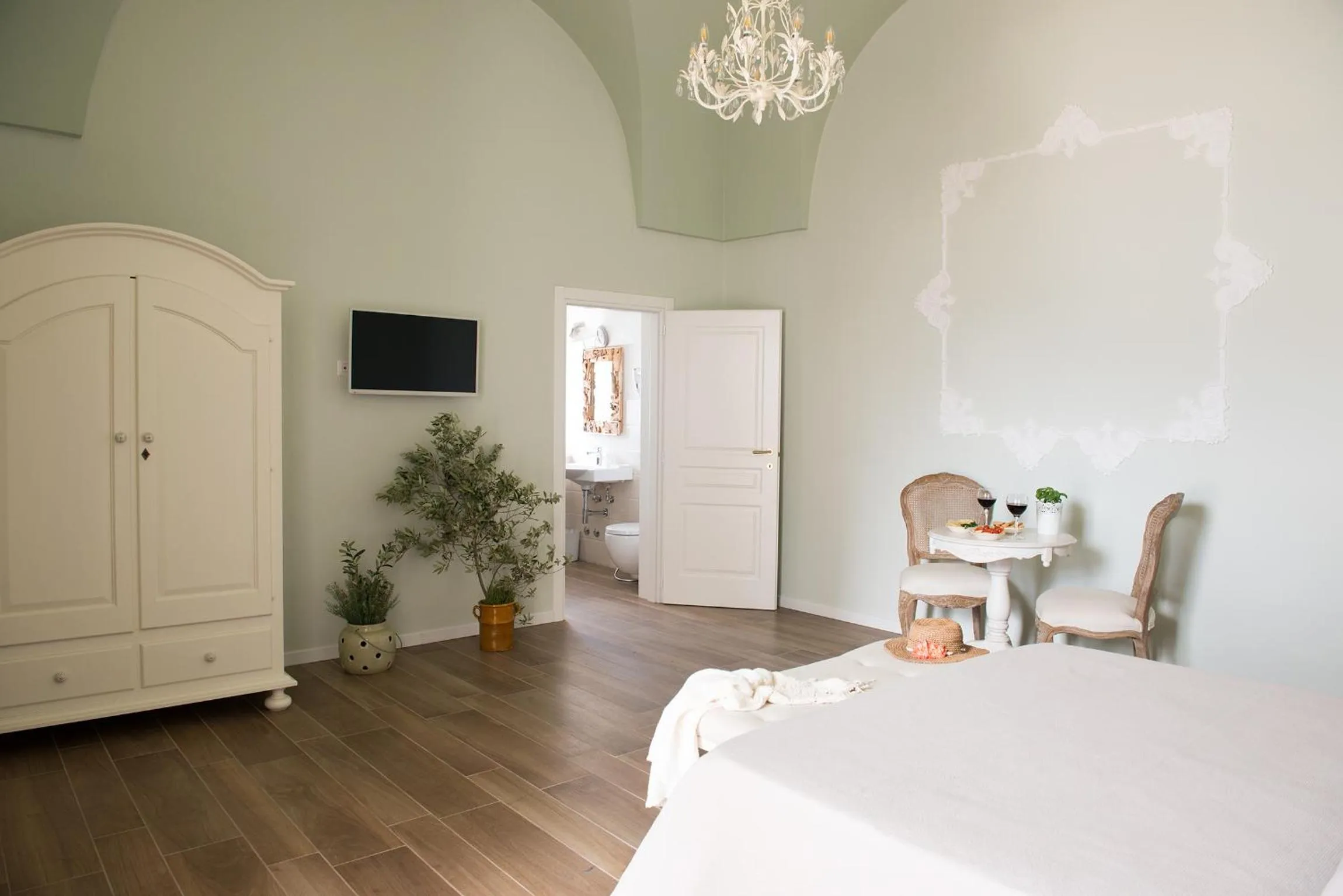 Photo of the whole room in Biancadamare