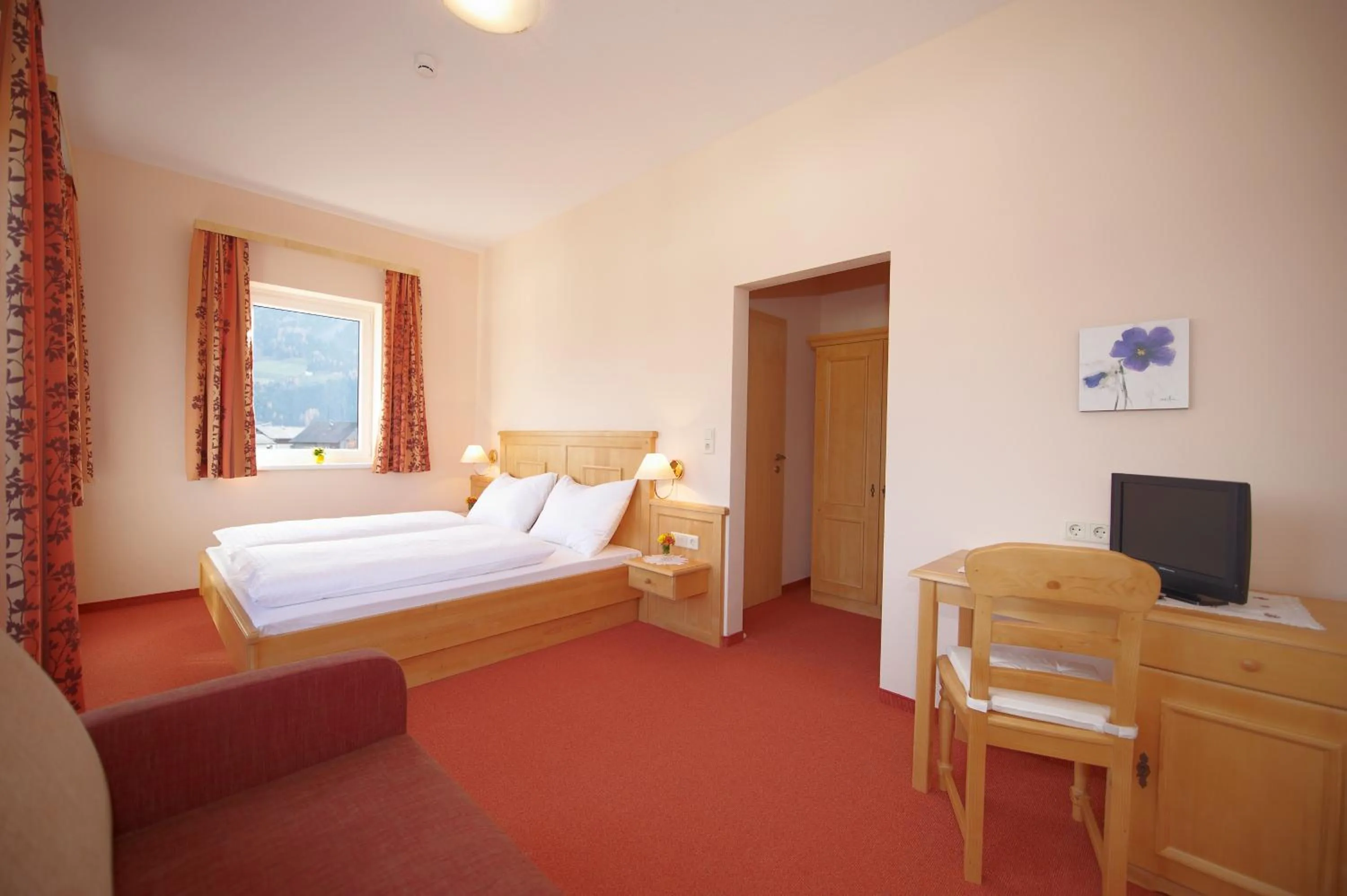 Photo of the whole room, Bed in Hotel Pariente