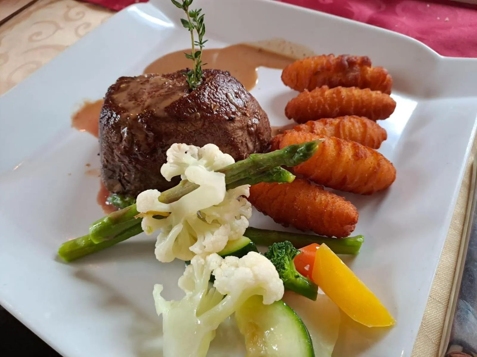 Restaurant/places to eat in Hotel Pariente