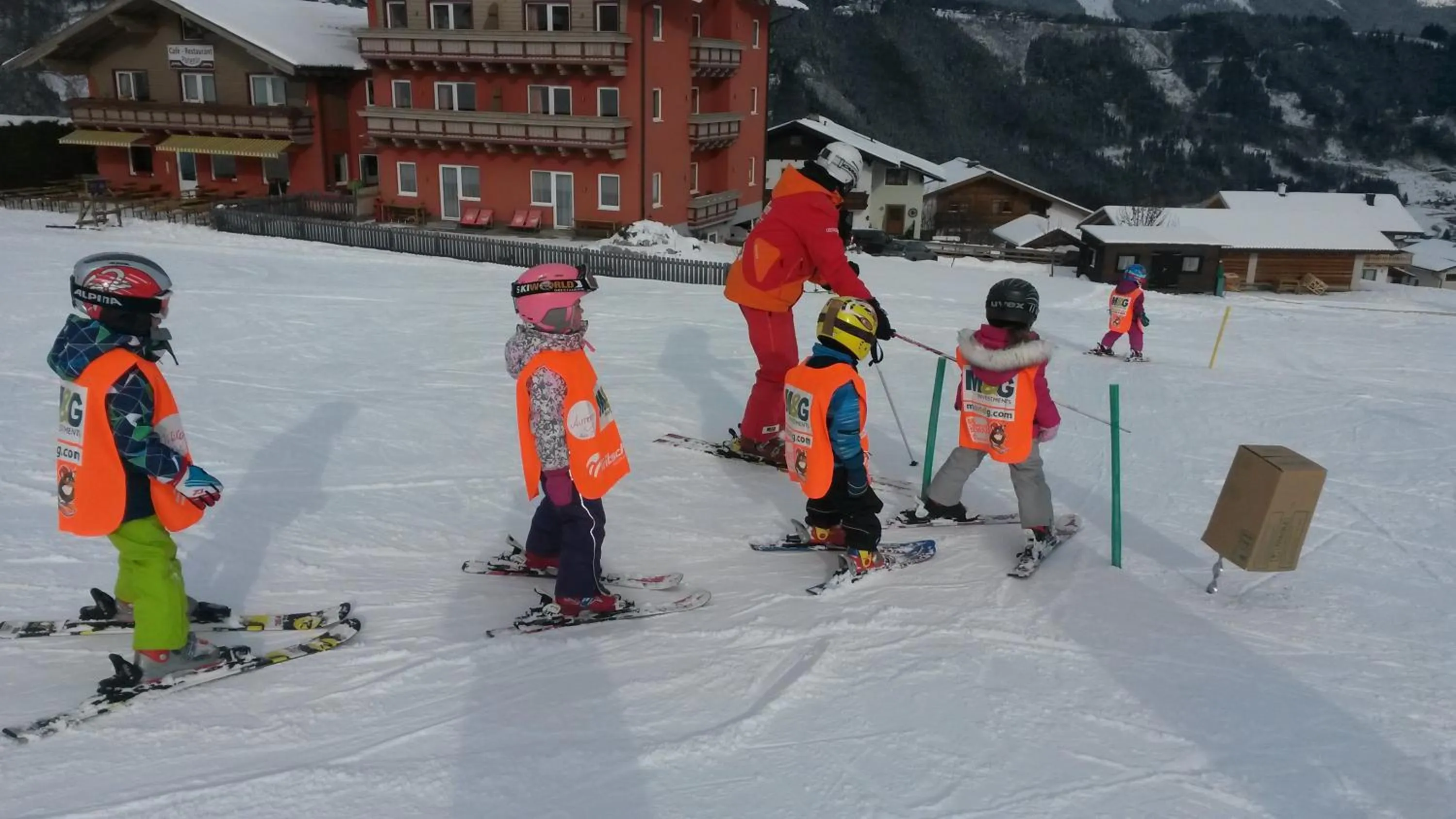 Ski School in Hotel Pariente