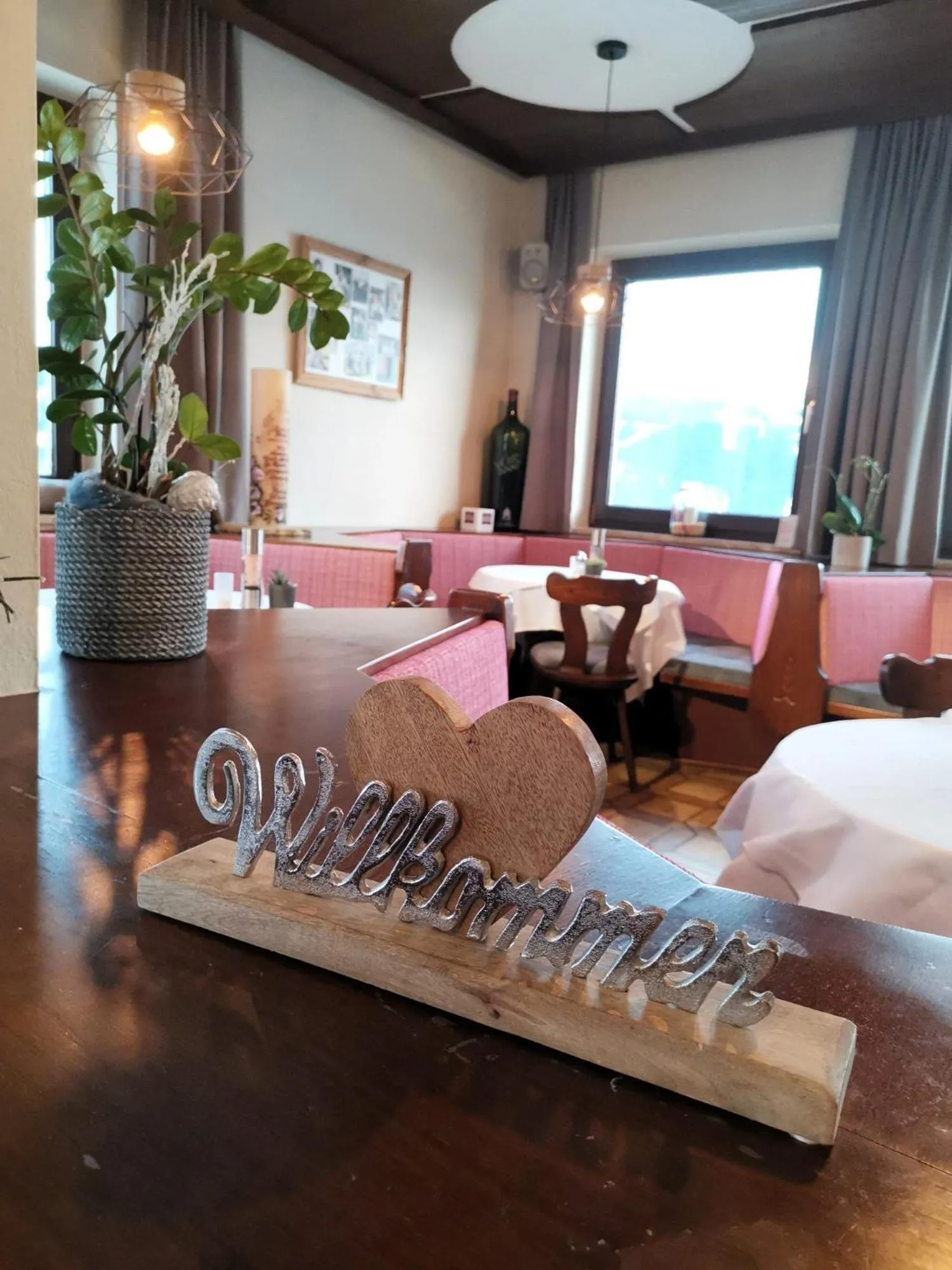 Restaurant/places to eat in Hotel Pariente