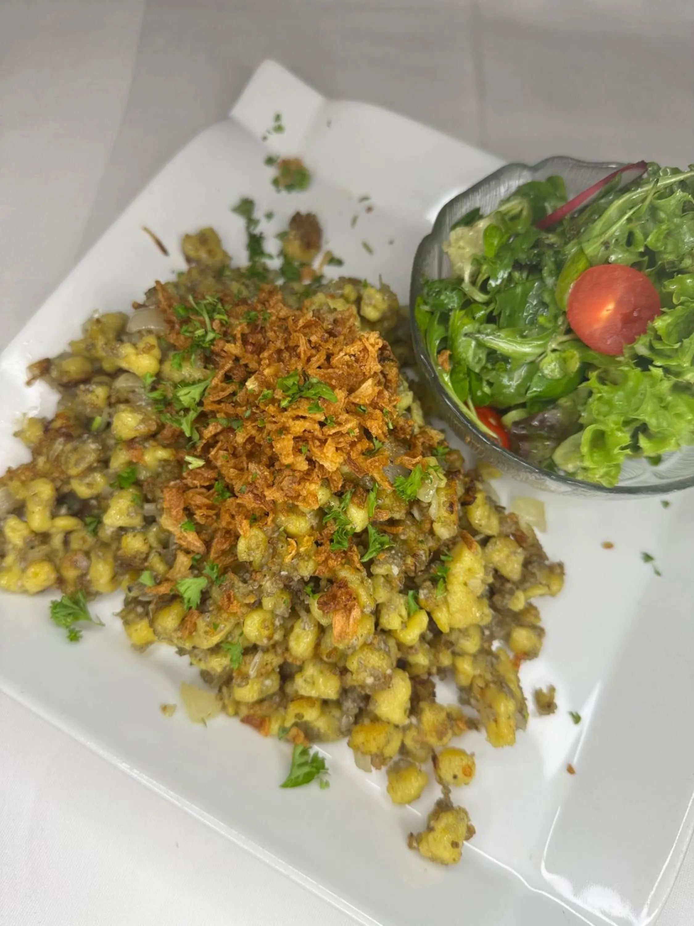 Restaurant/places to eat in Hotel Pariente