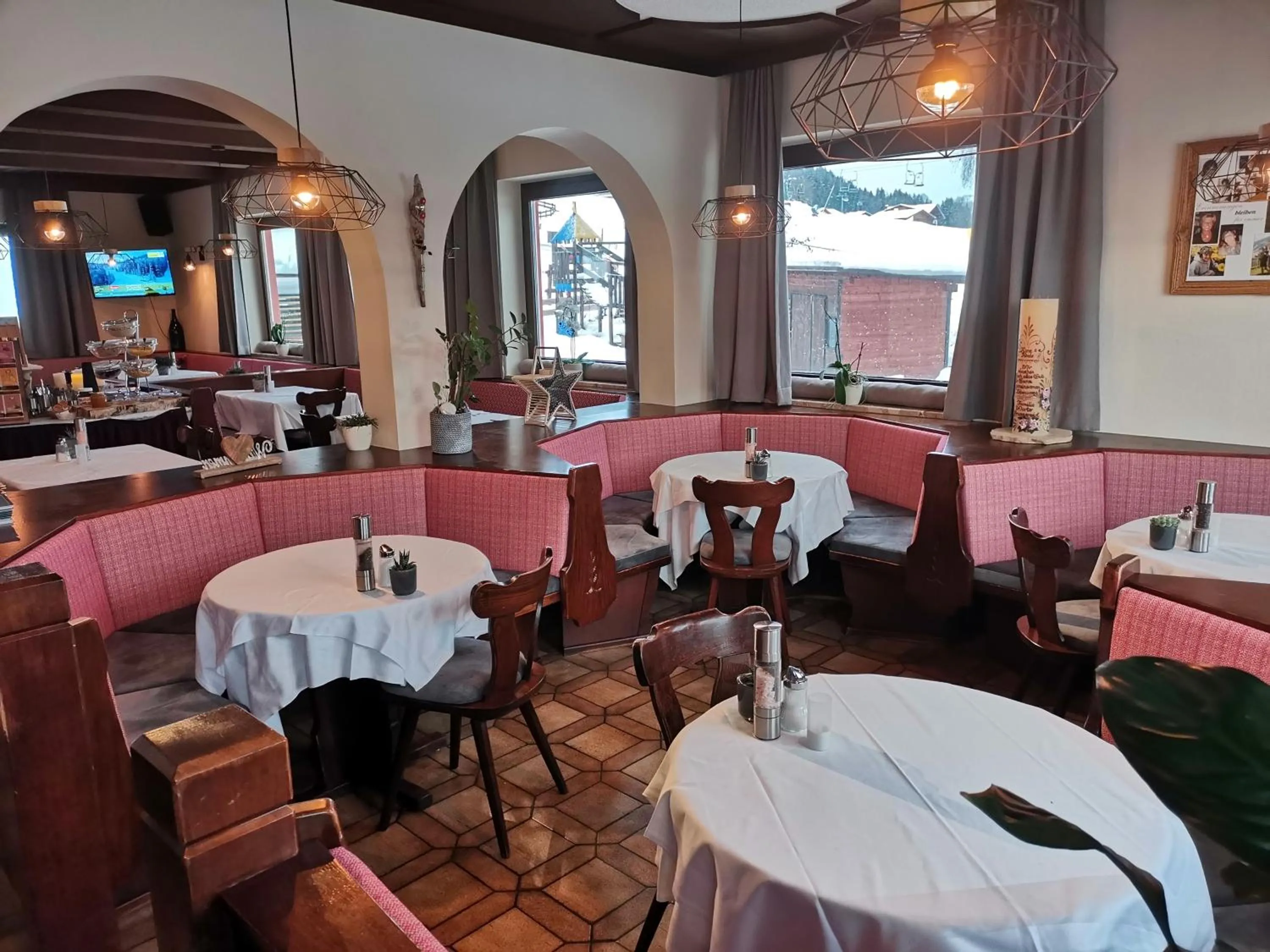 Restaurant/places to eat in Hotel Pariente