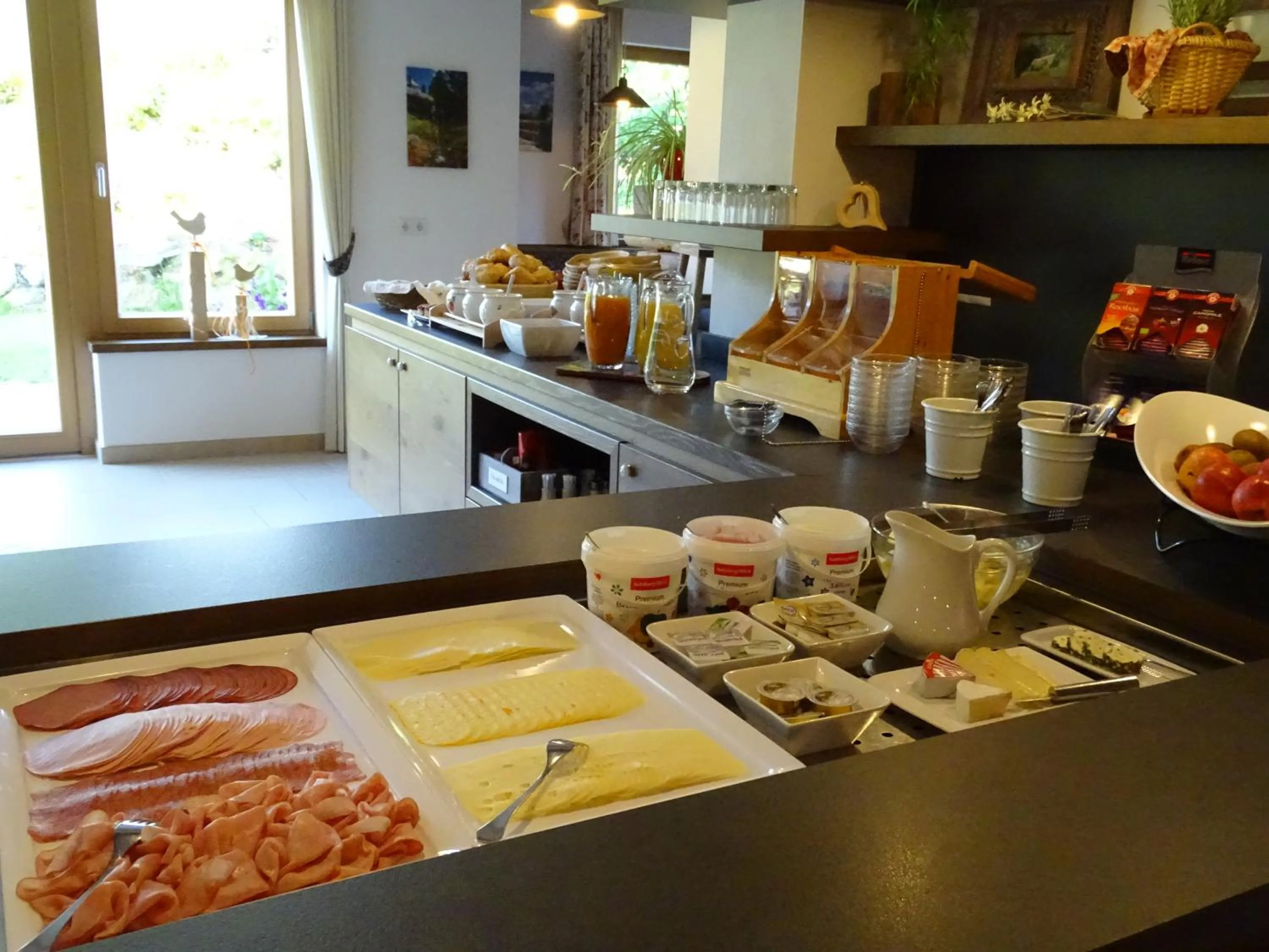 Buffet breakfast in Hotel Sporthof