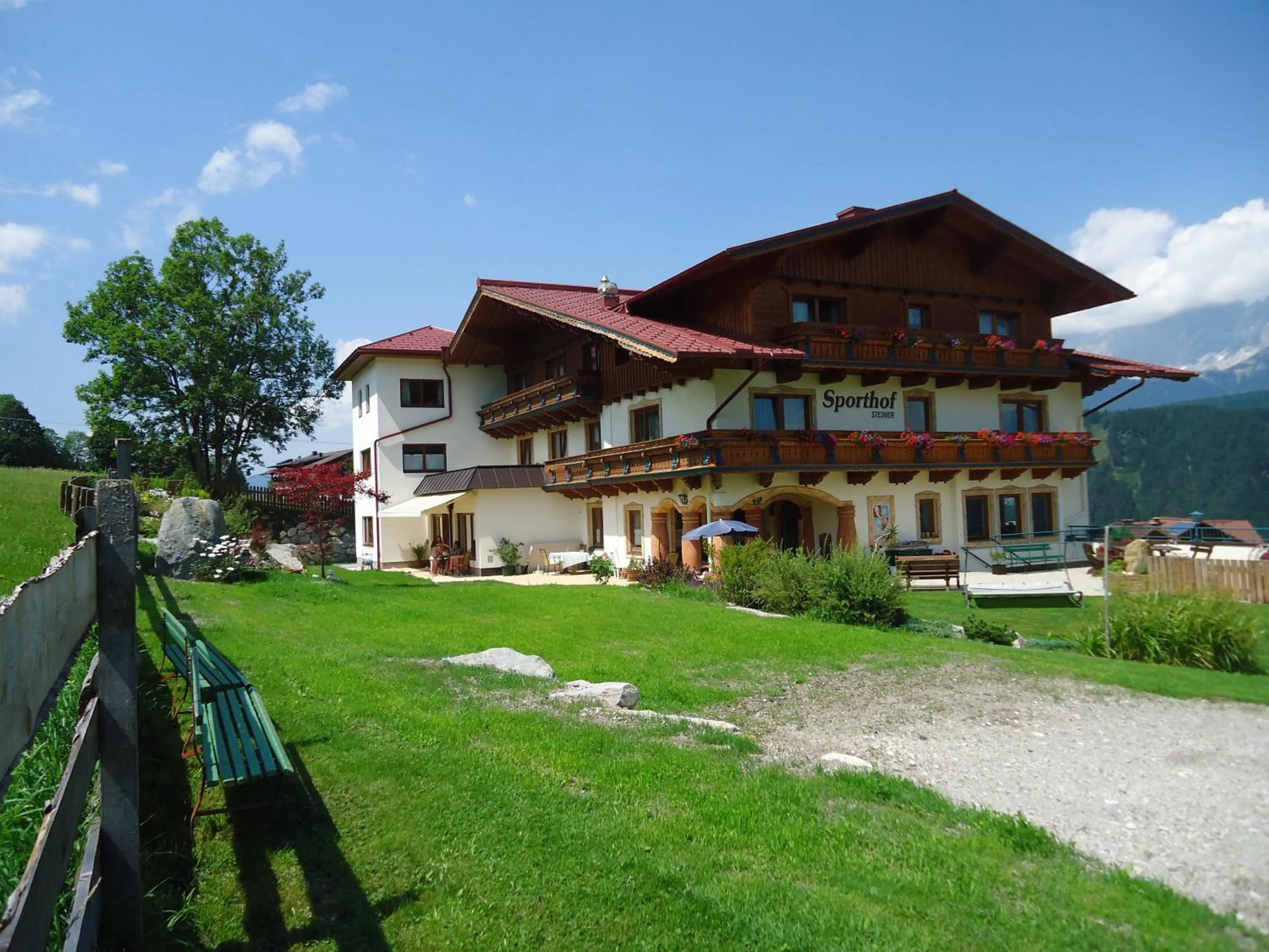Facade/entrance in Hotel Sporthof
