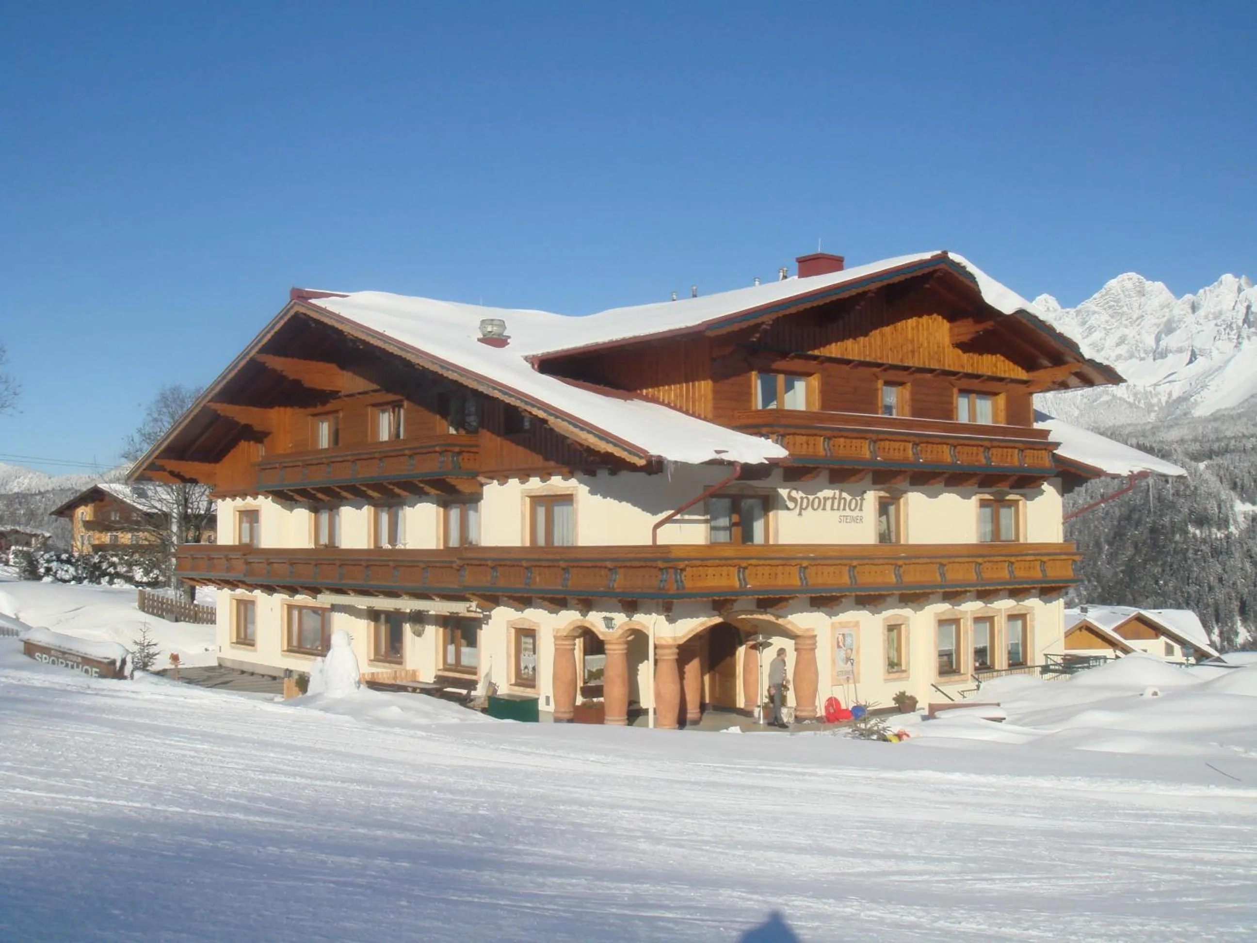Facade/entrance in Hotel Sporthof