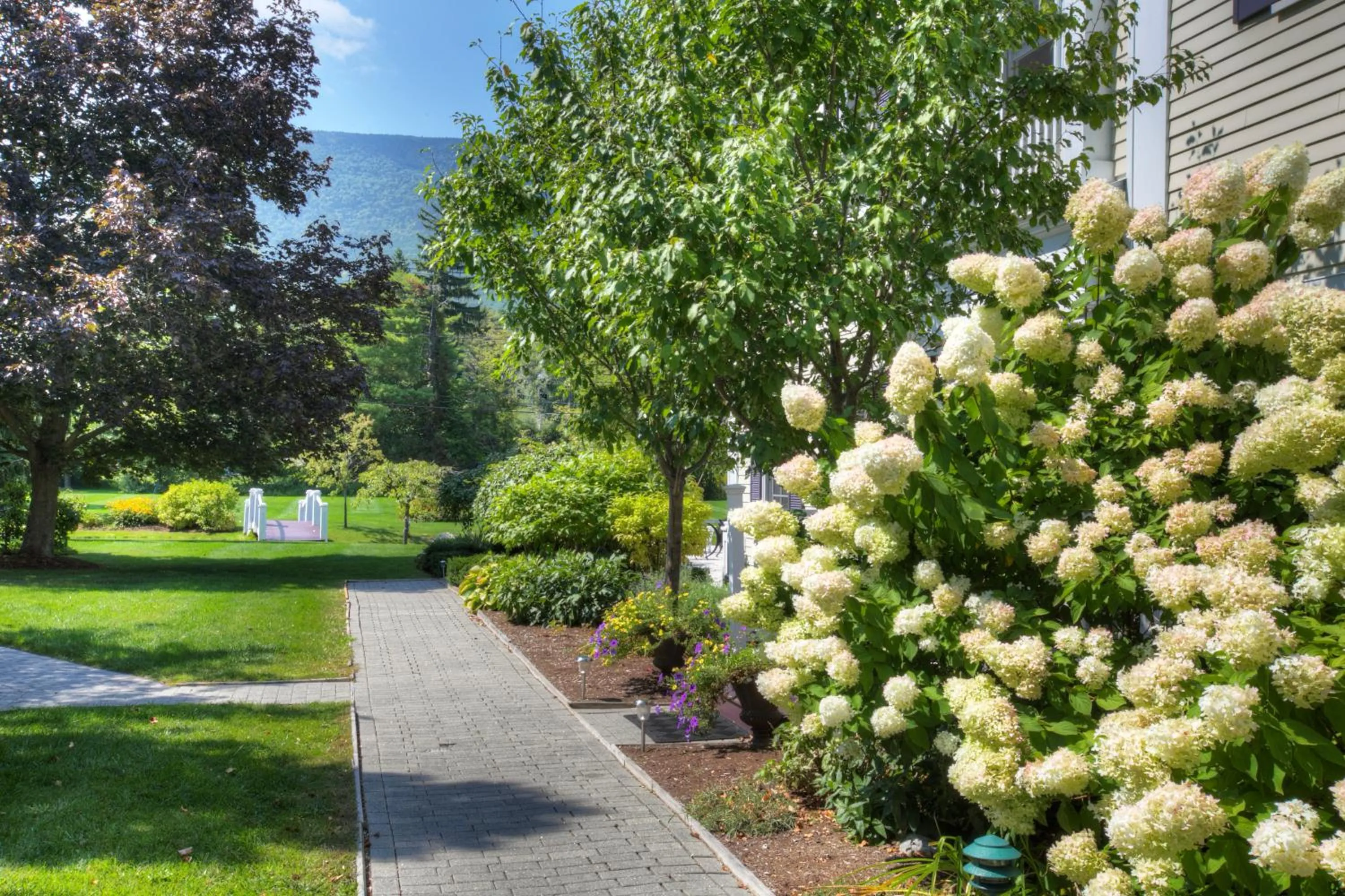 Garden in Reluctant Panther Inn & Restaurant