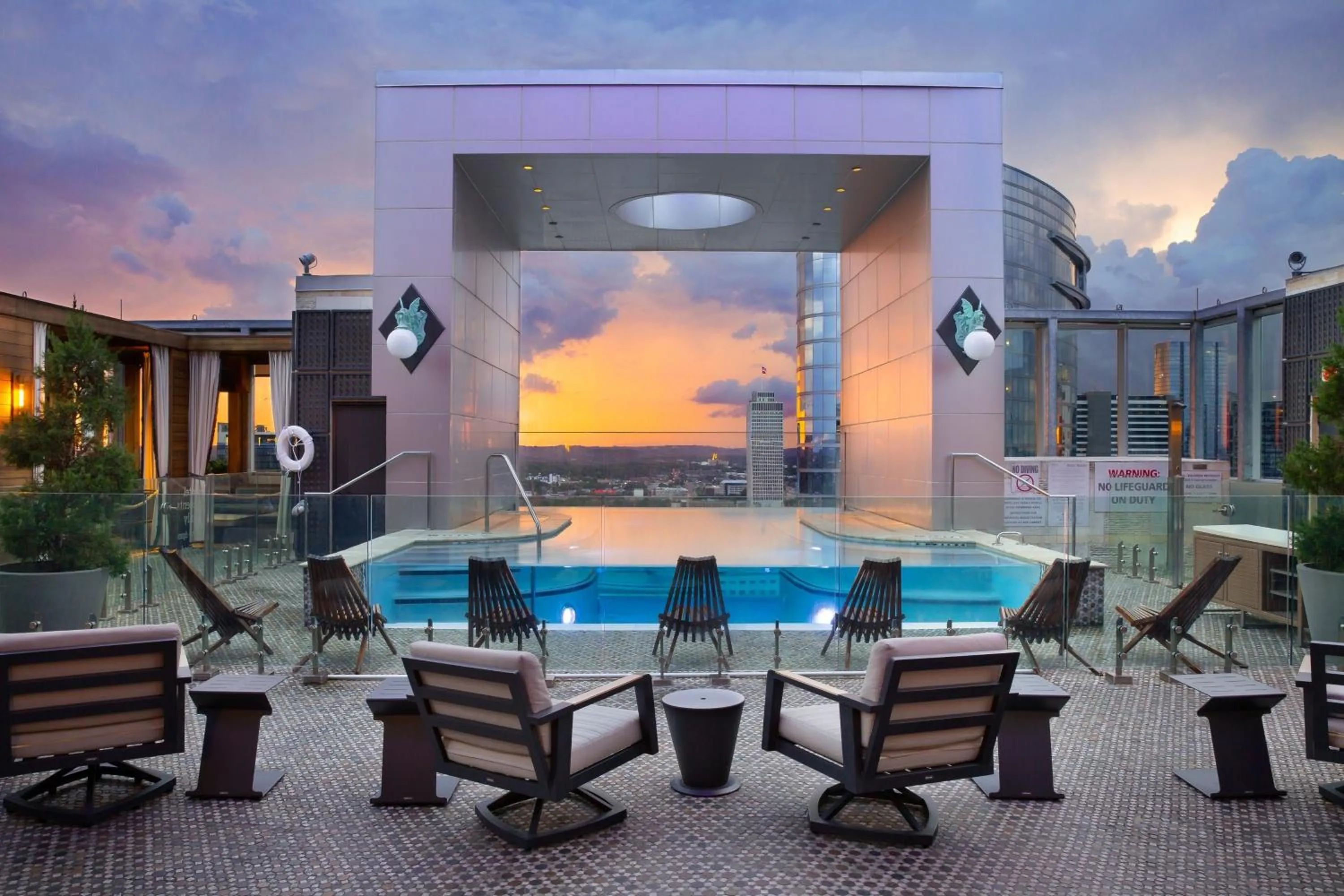 Swimming pool in The Westin Nashville