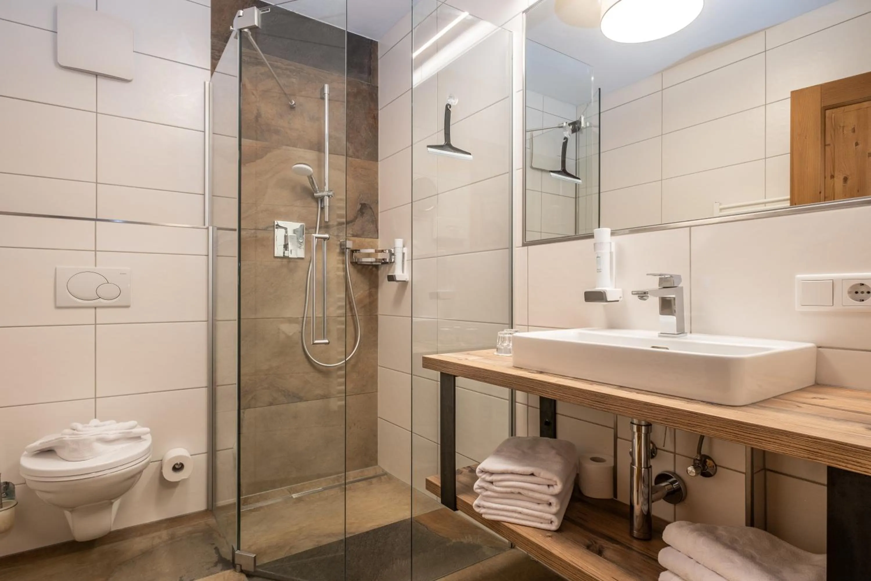 Shower in Dorfkrug Kaprun - Luxury Suites & Appartements