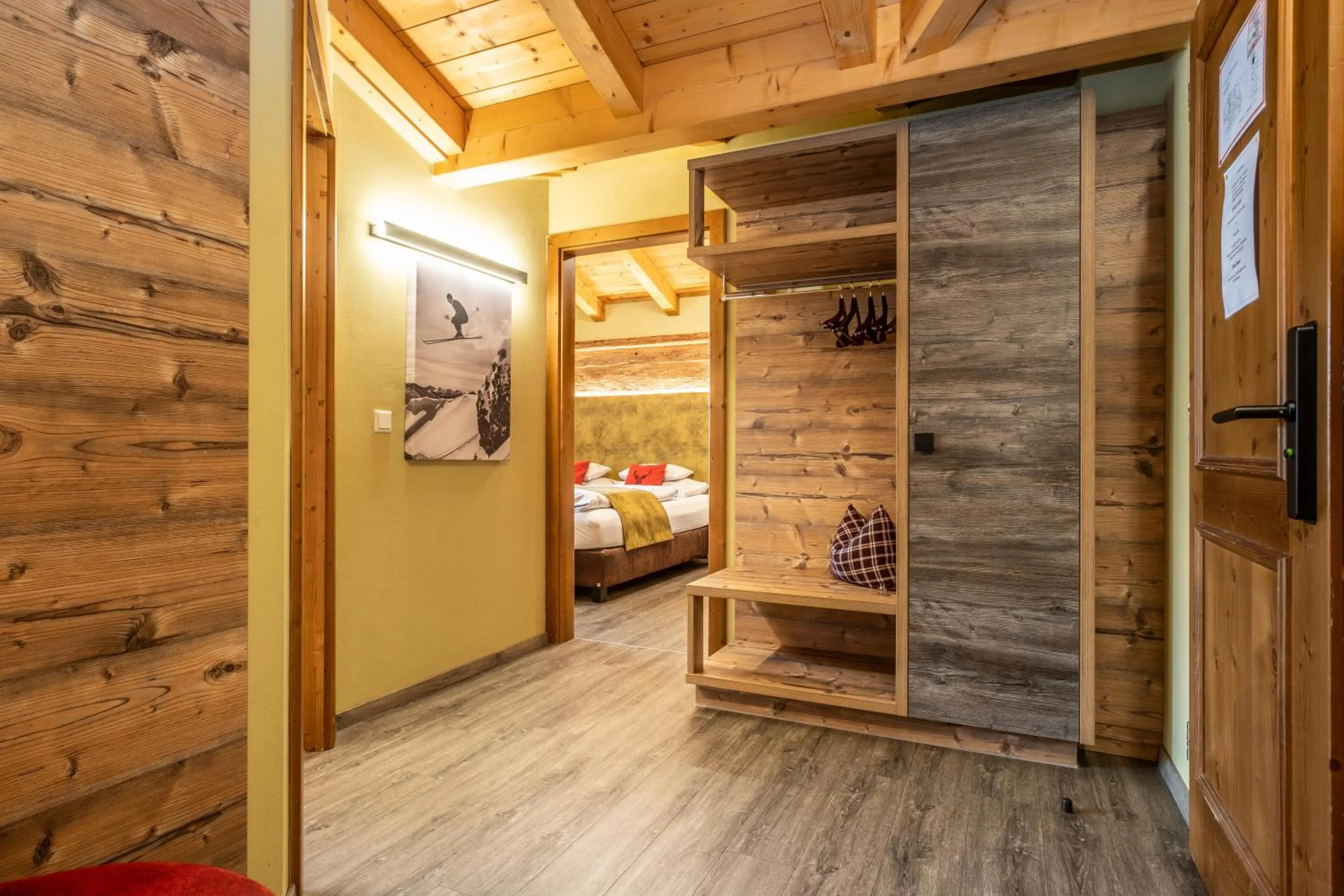 Photo of the whole room in Dorfkrug Kaprun - Luxury Suites & Appartements