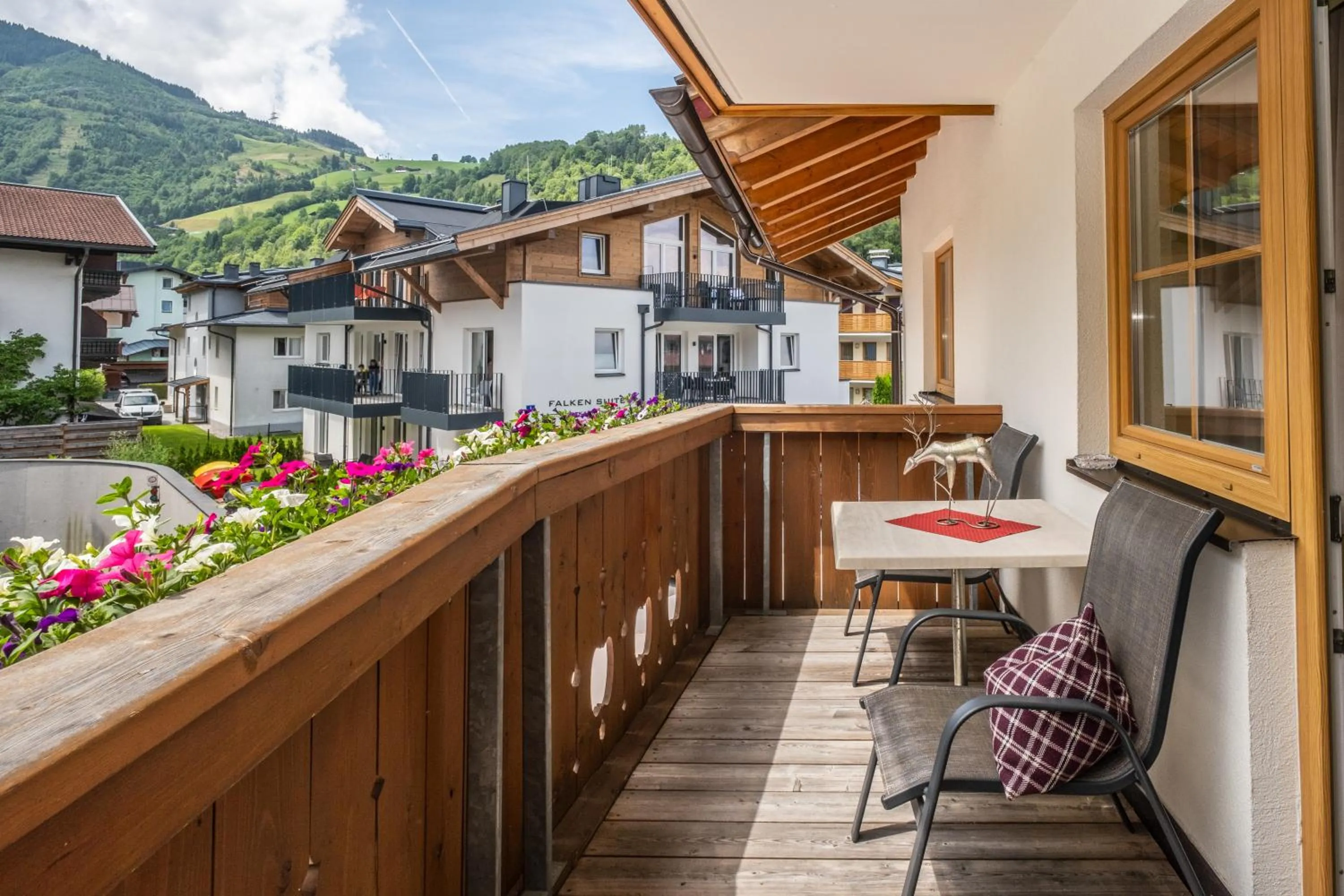 Spring in Dorfkrug Kaprun - Luxury Suites & Appartements