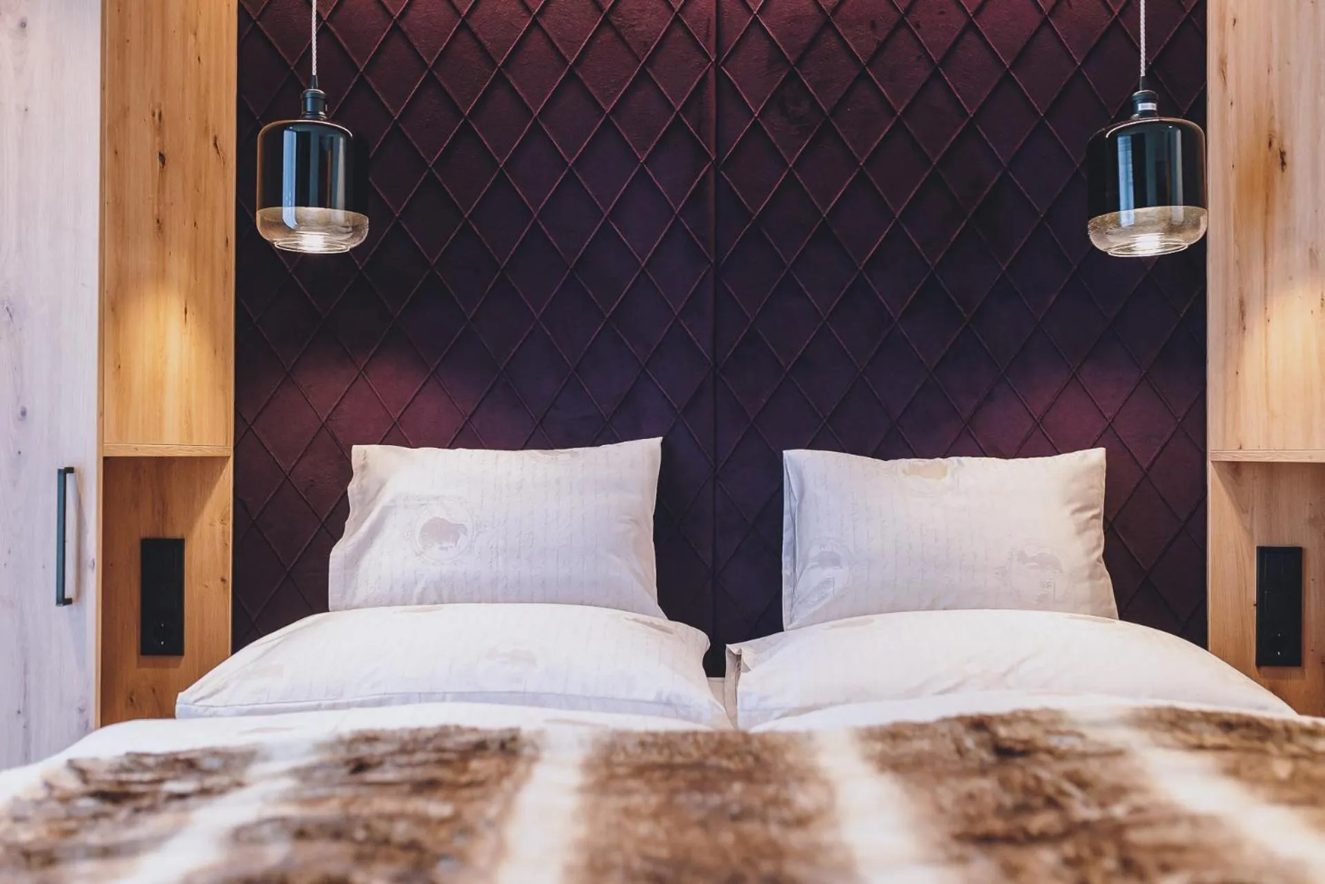 Bed in Dorfkrug Kaprun - Luxury Suites & Appartements