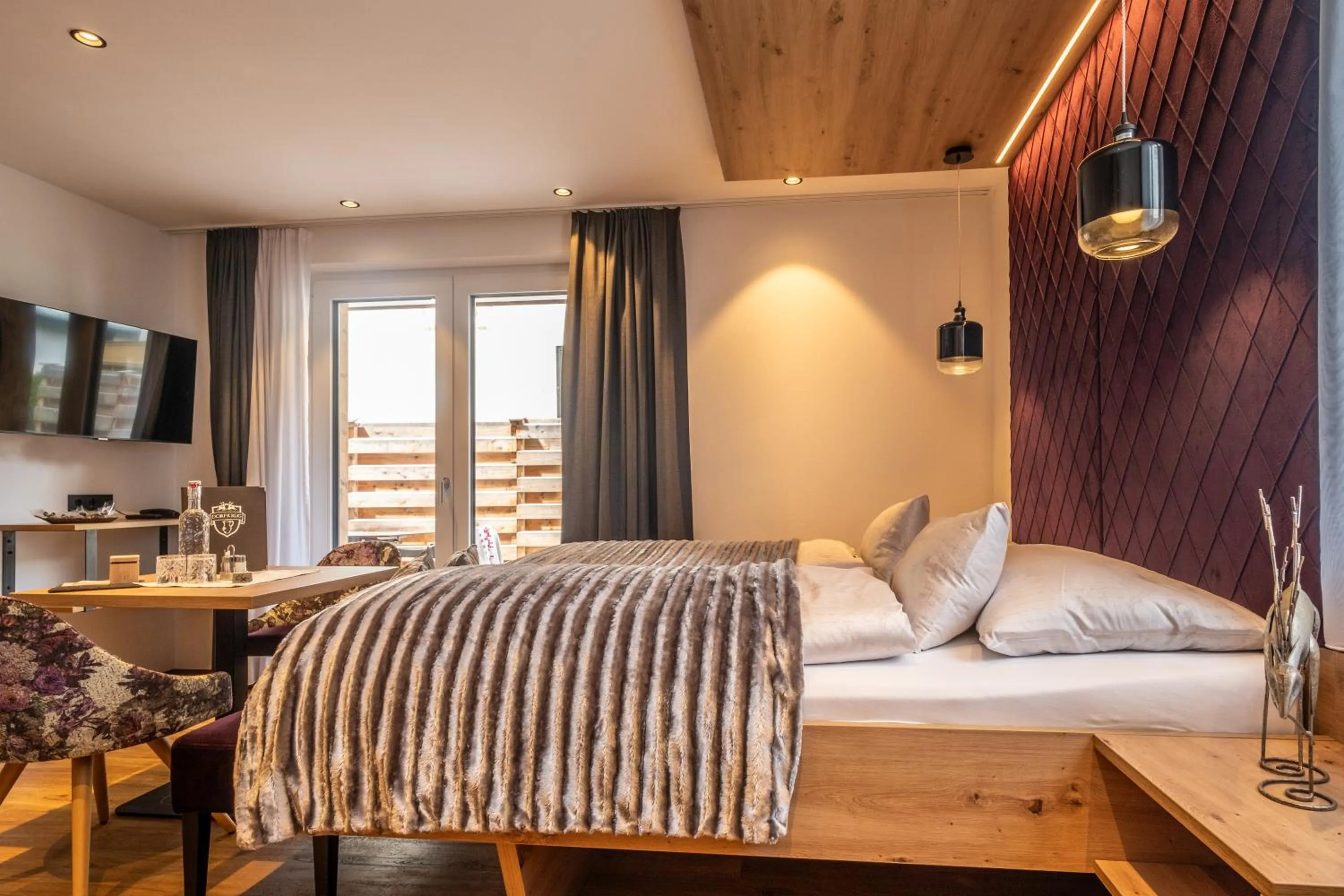 Bed in Dorfkrug Kaprun - Luxury Suites & Appartements