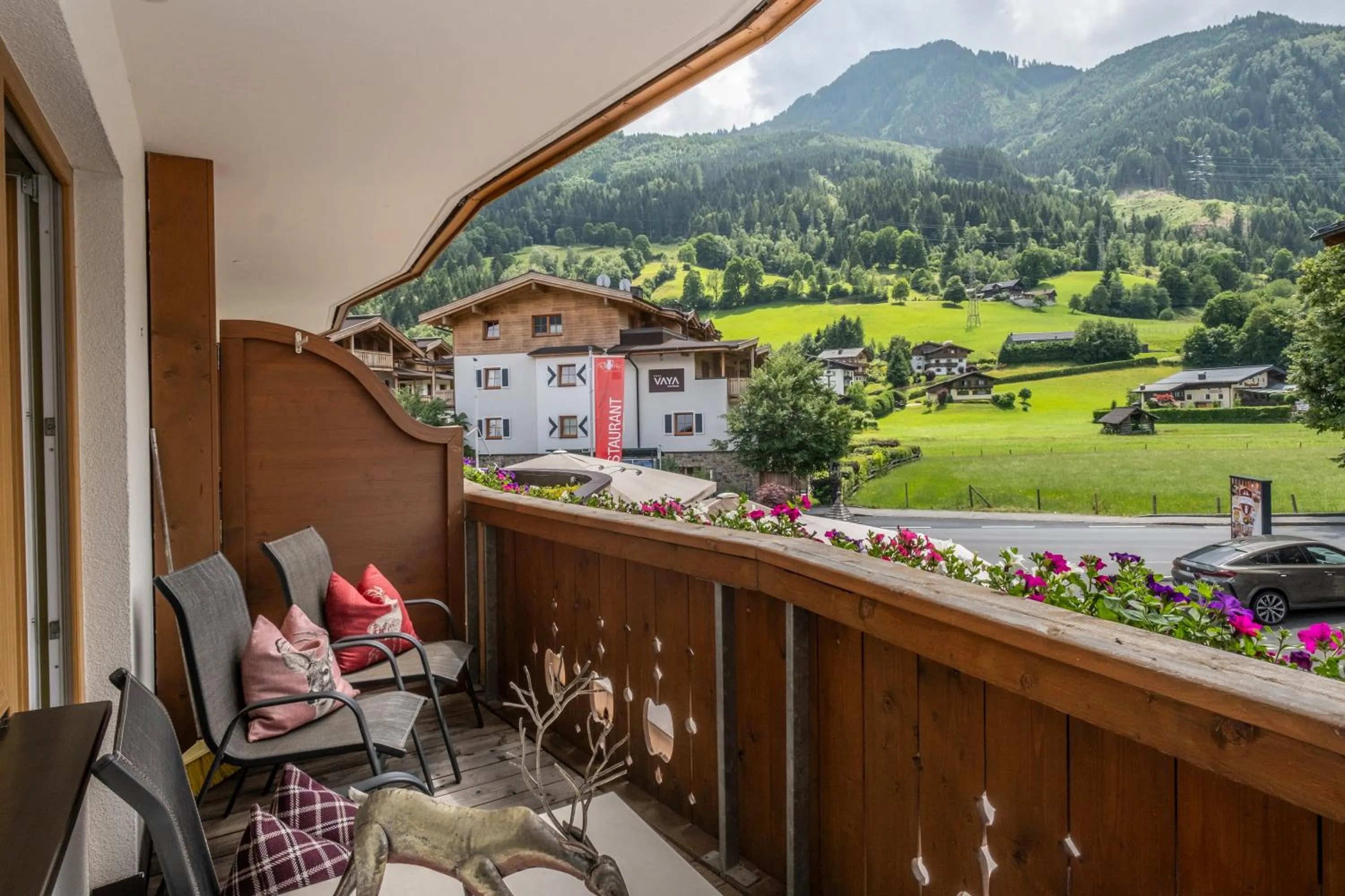 Spring in Dorfkrug Kaprun - Luxury Suites & Appartements