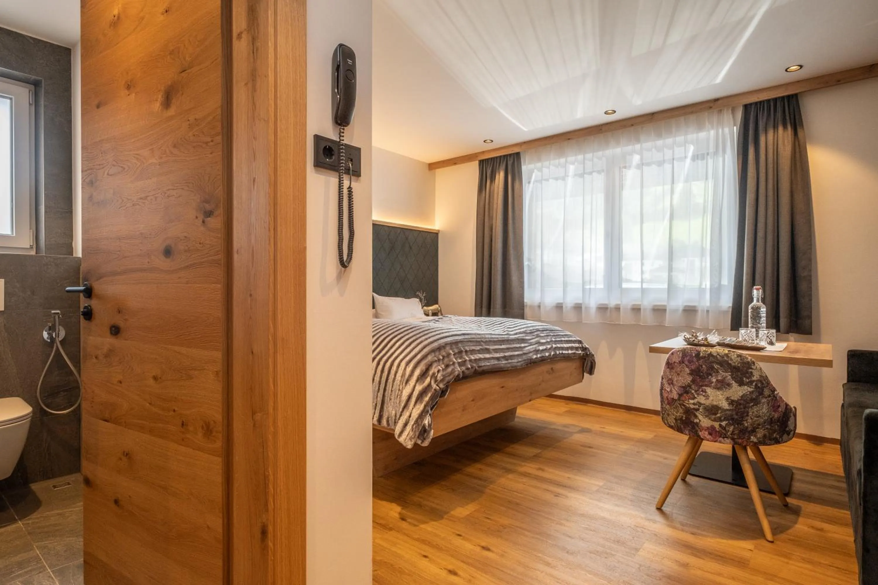 Bed in Dorfkrug Kaprun - Luxury Suites & Appartements