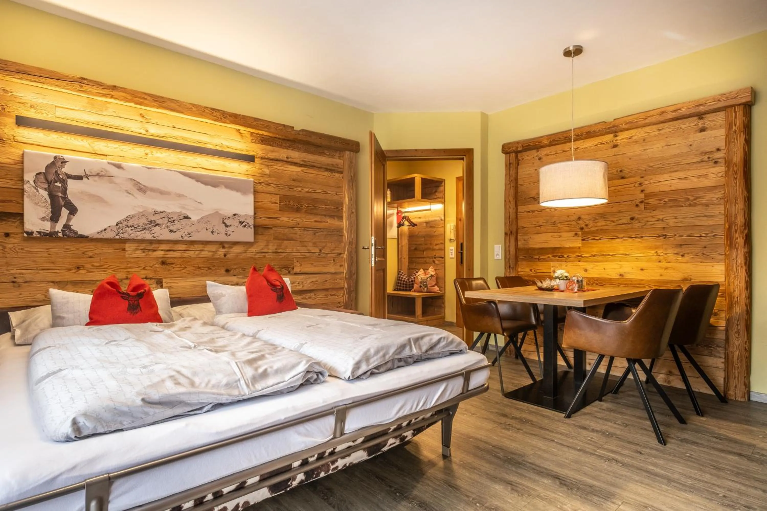 Bed in Dorfkrug Kaprun - Luxury Suites & Appartements