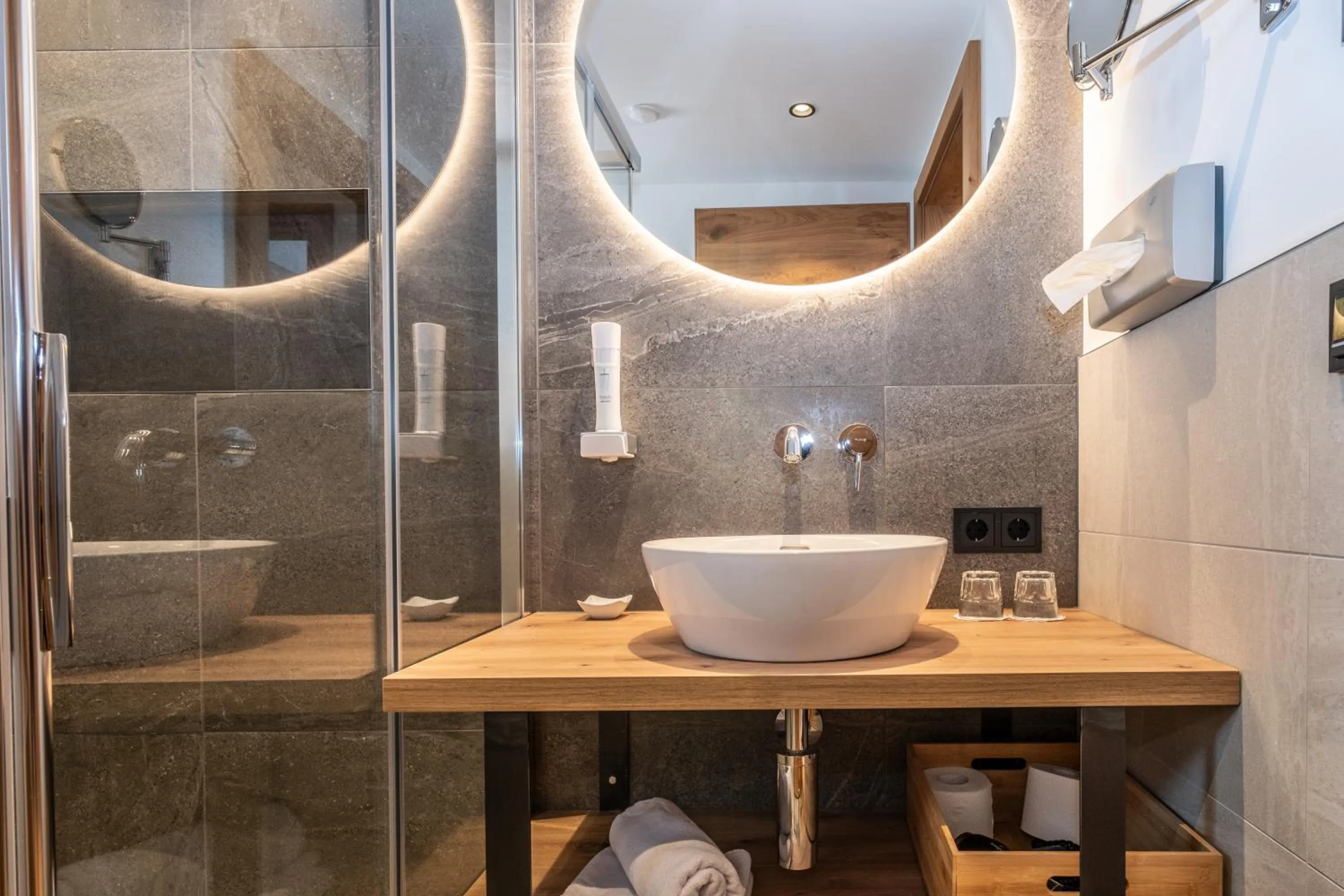 Shower in Dorfkrug Kaprun - Luxury Suites & Appartements