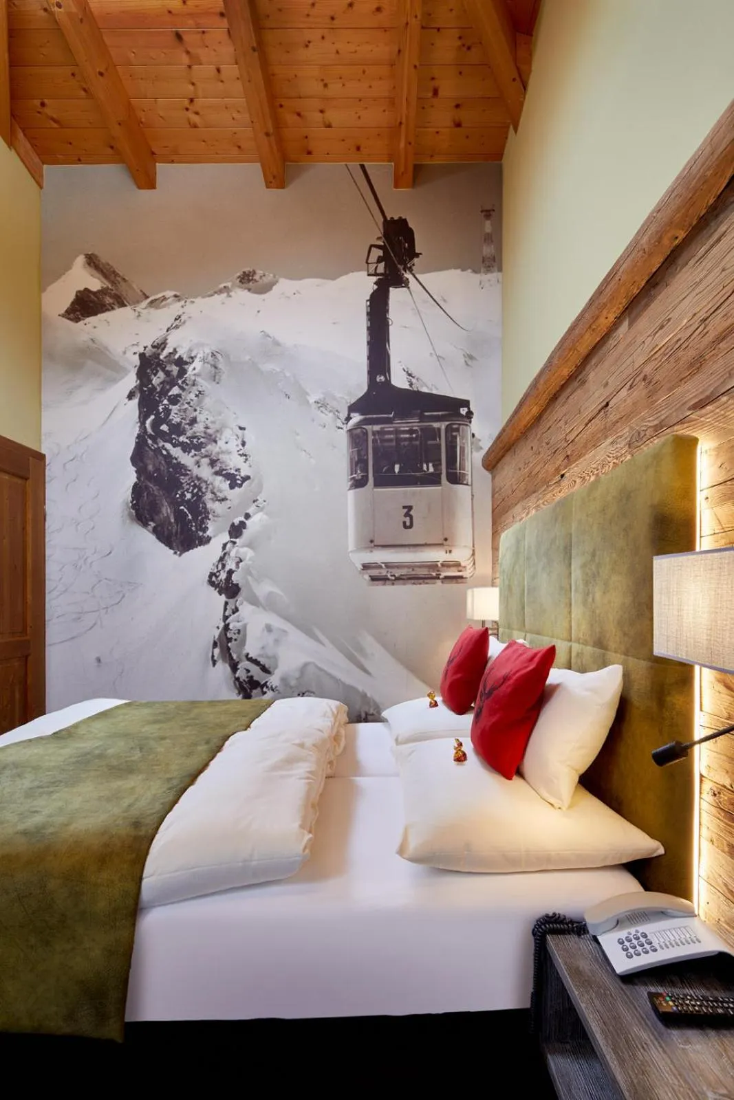 Bed in Dorfkrug Kaprun - Luxury Suites & Appartements