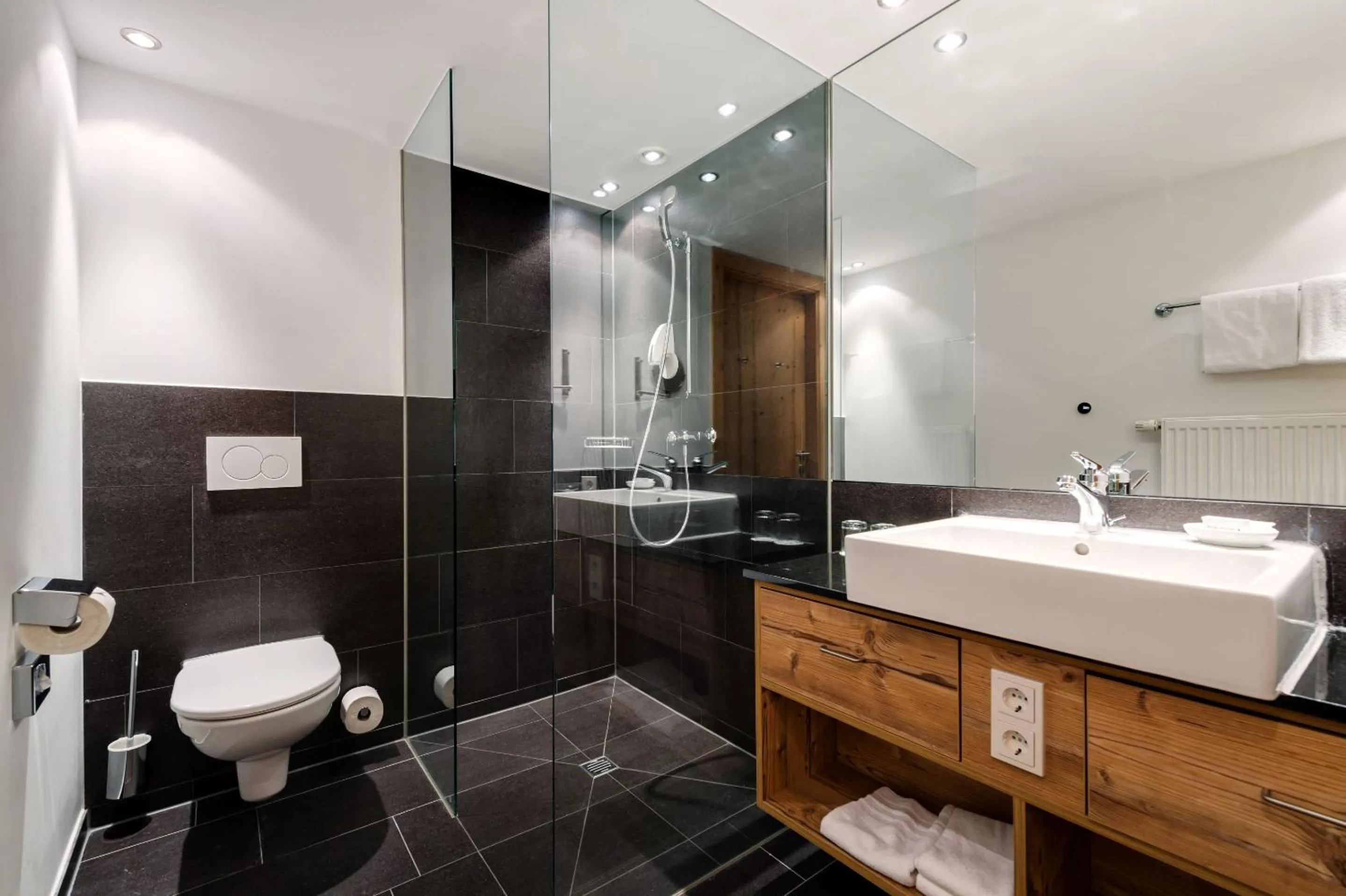 Shower in ROBINSON ALPENROSE Zürs