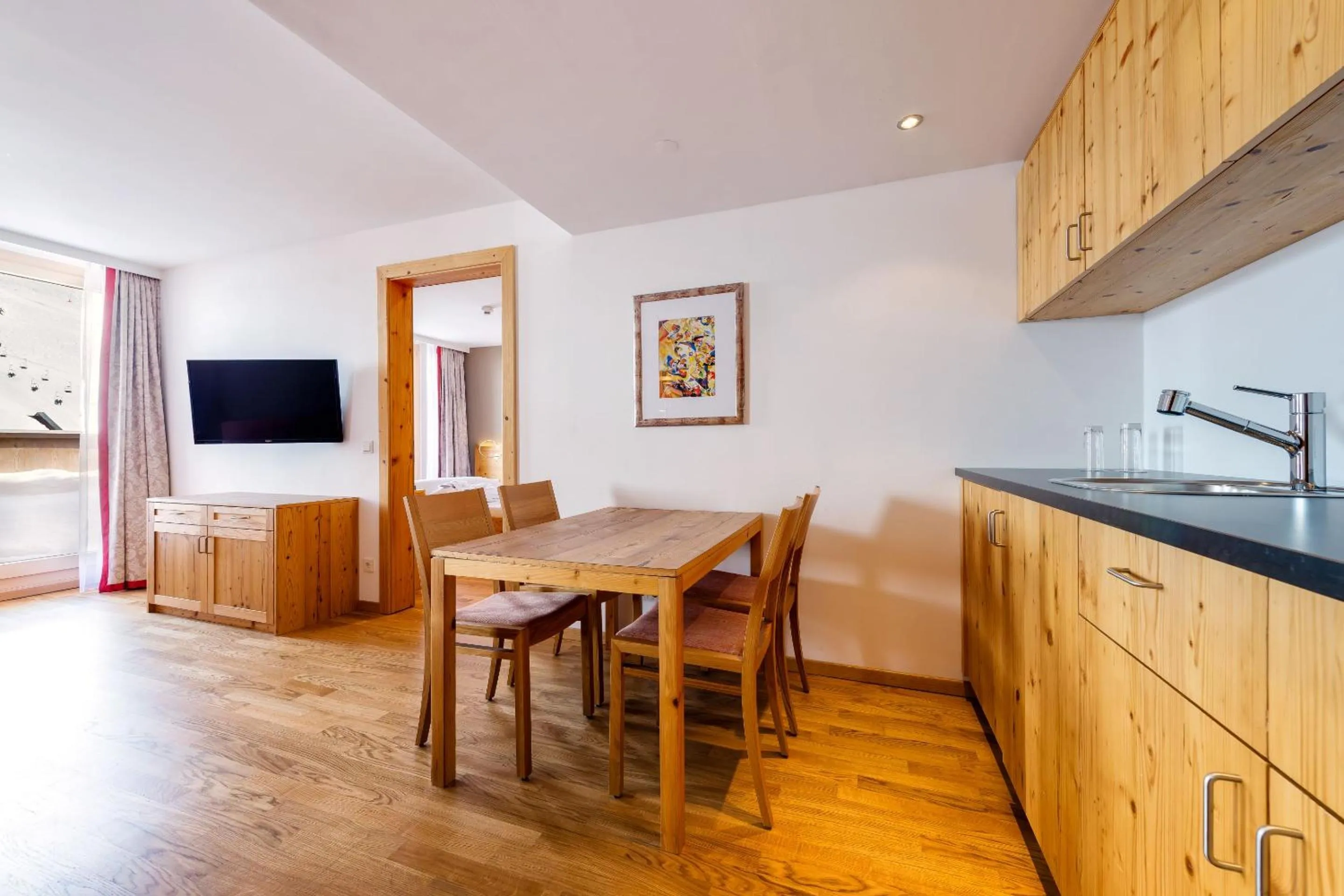 Kitchen or kitchenette in ROBINSON ALPENROSE Zürs