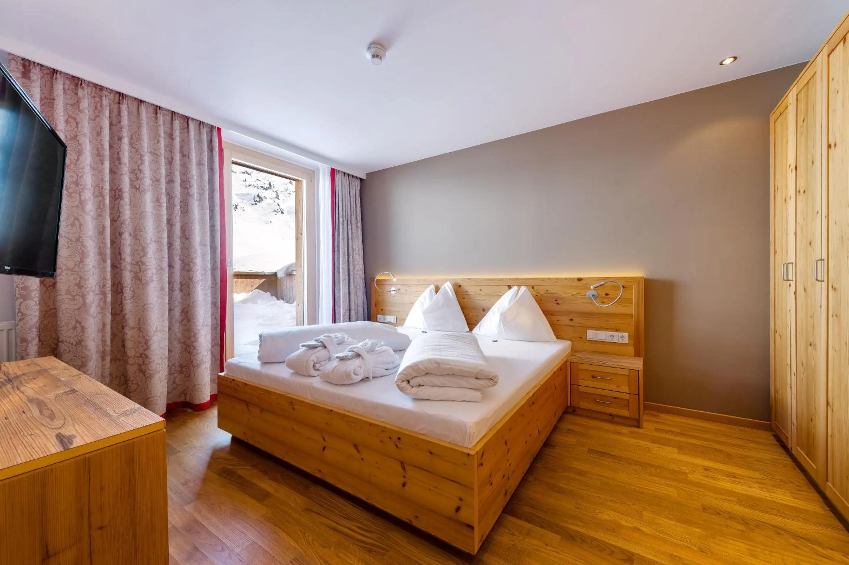 Bedroom, Bed in ROBINSON ALPENROSE Zürs